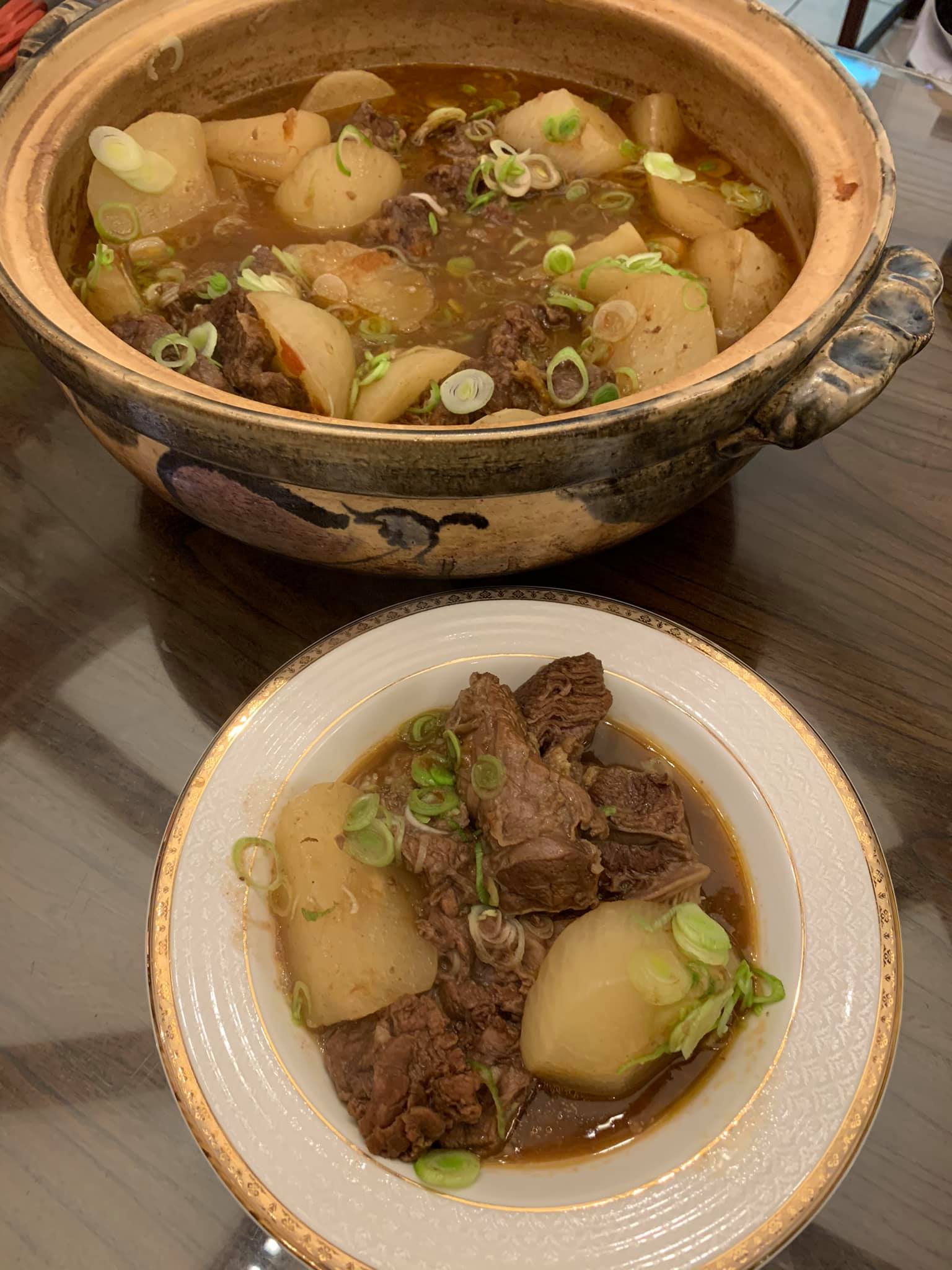 最後才撒上青蒜。