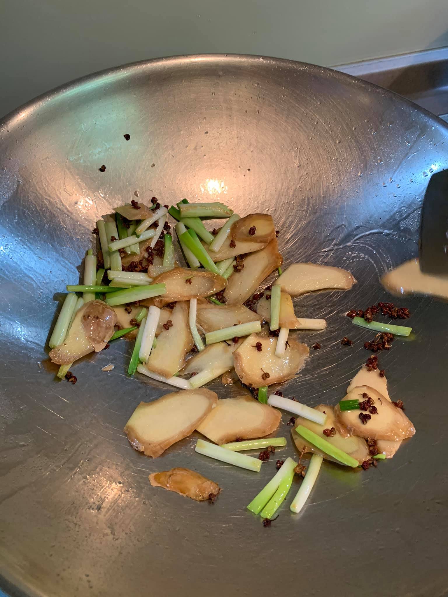 下少許花椒同炒。