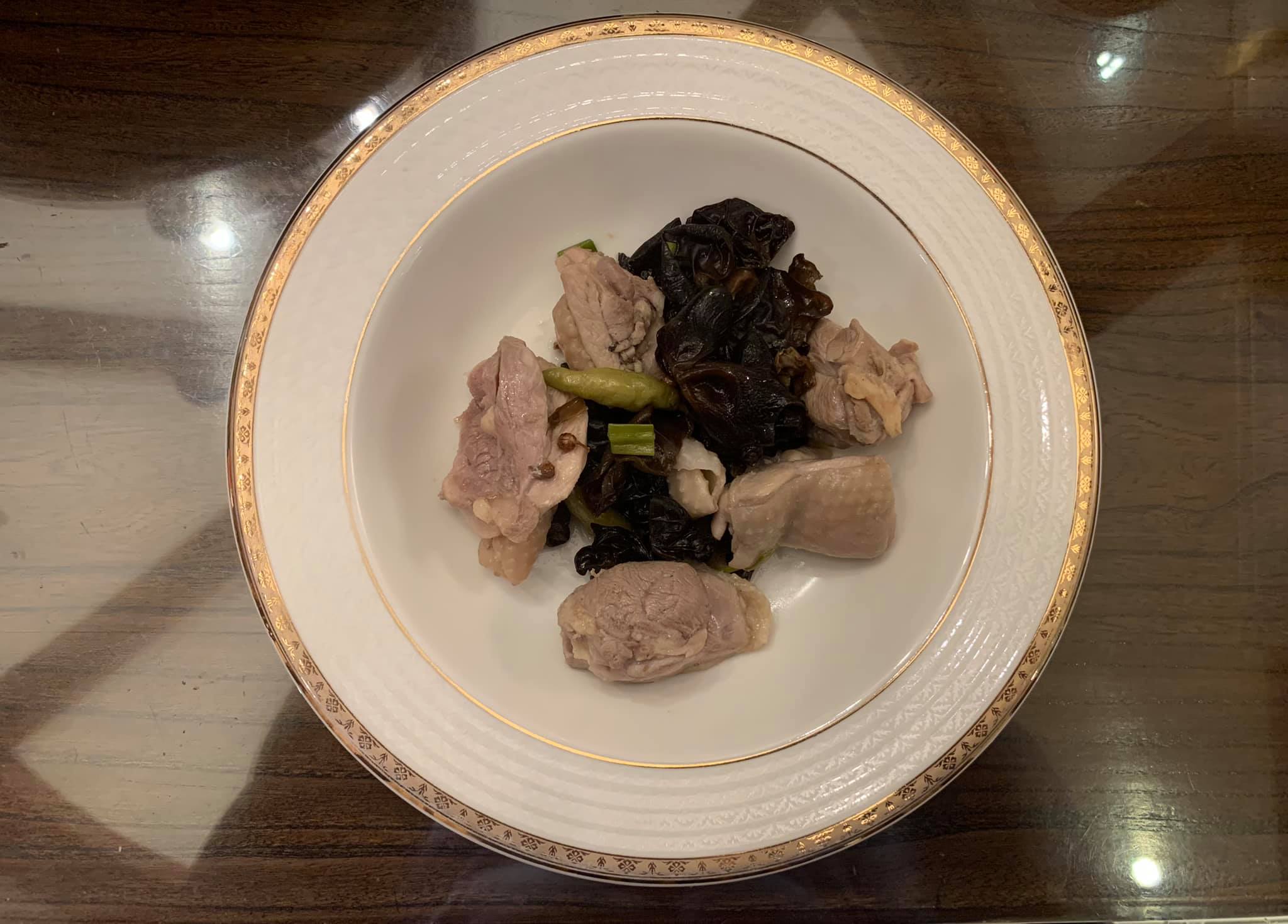 木耳泡椒雞很下飯。