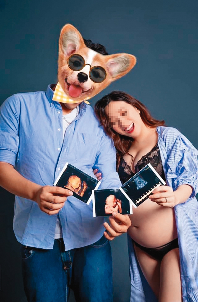 Angela曾和一位男士拍孕婦寫真,並開心秀出超音波照。(讀者提供)