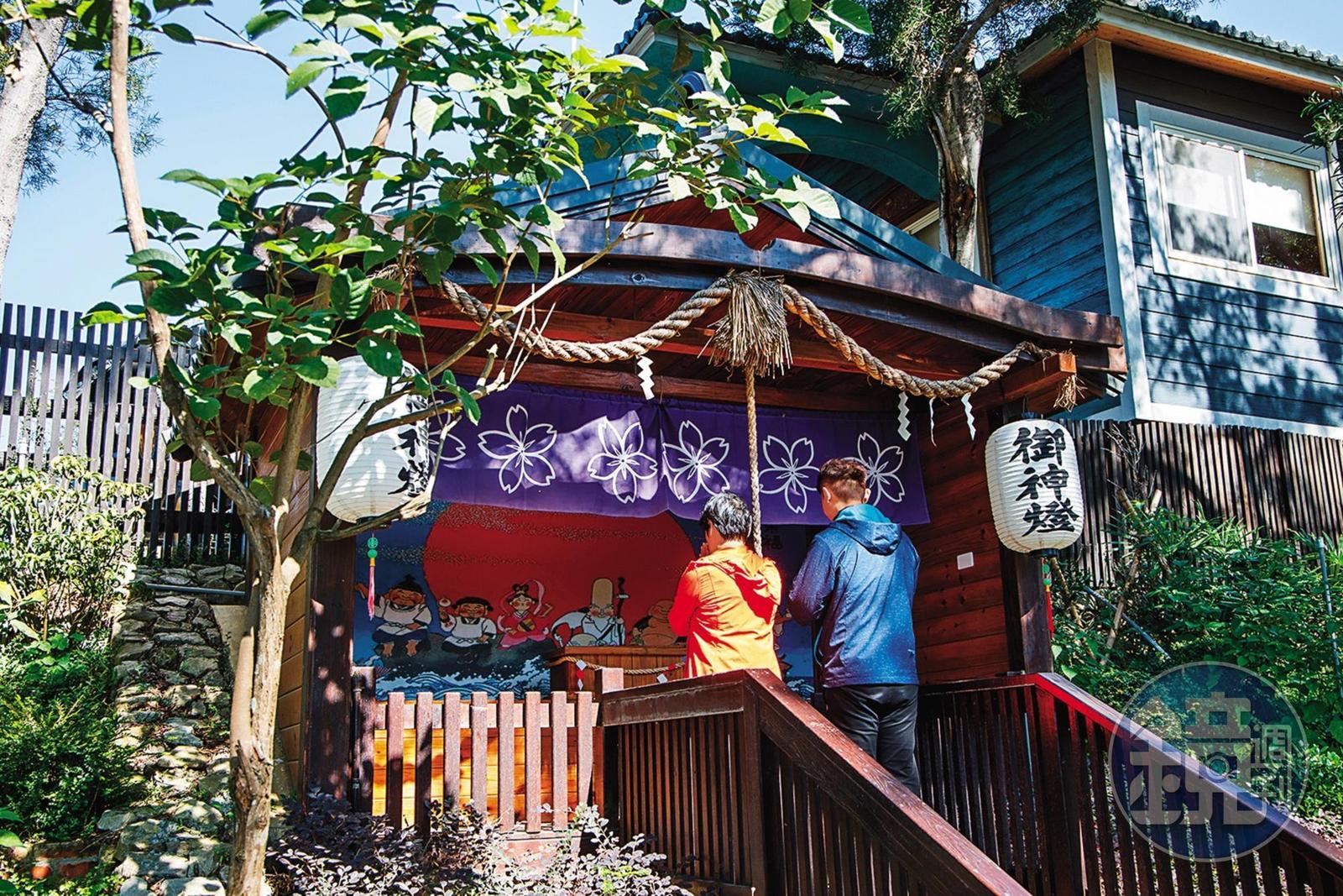 園區的日本神社,東洋味十足。