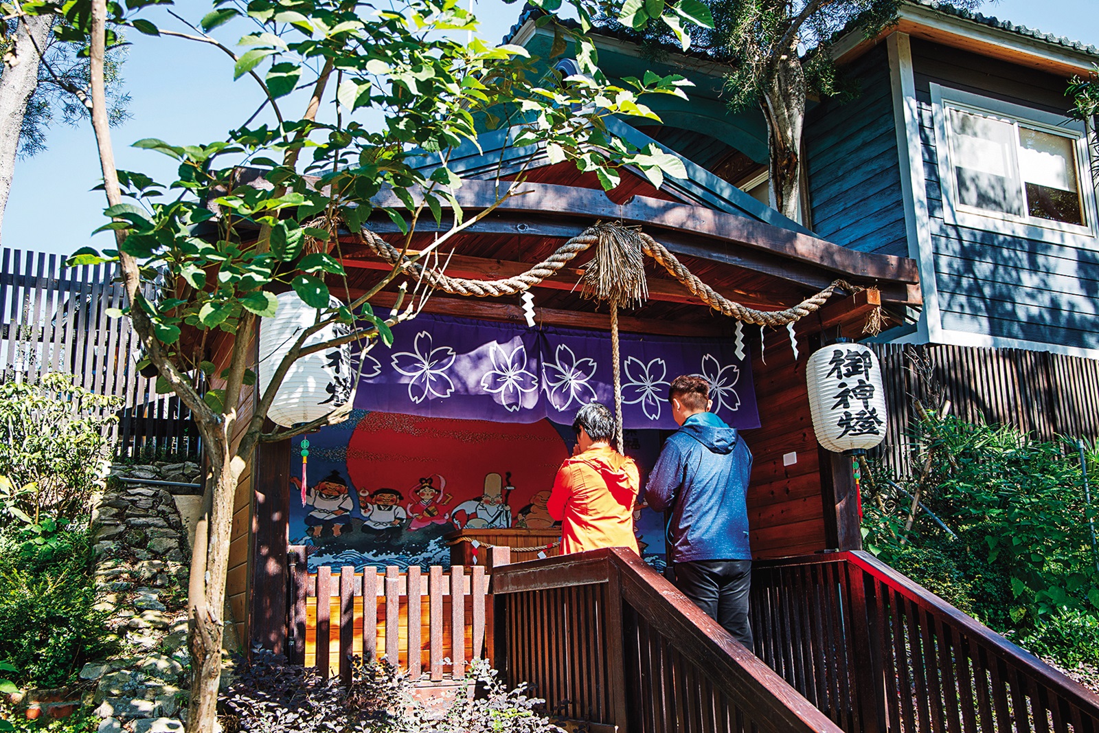 園區的日本神社，東洋味十足。