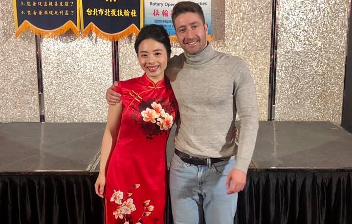 「丹麥先生X台灣太太」透露2人交往短短6天就閃婚，引發網友熱議。（翻攝自丹麥先生x台灣太太臉書粉專）