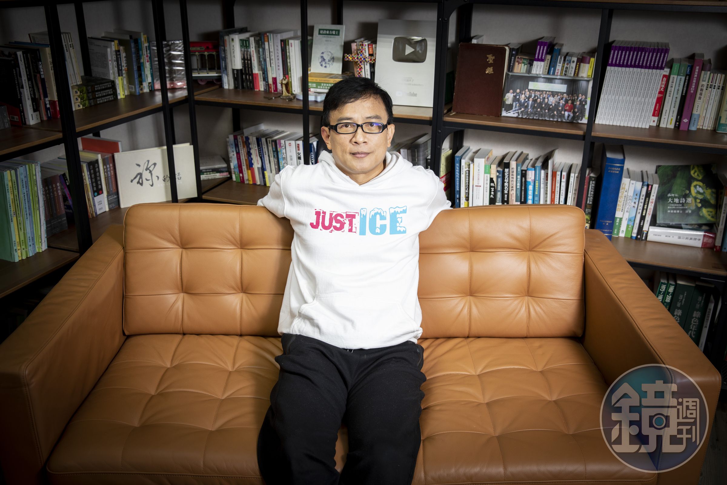 彭文正說他把意識形態跟藍綠看得很淡，他只尊敬願意為個人價值真正付出的人。