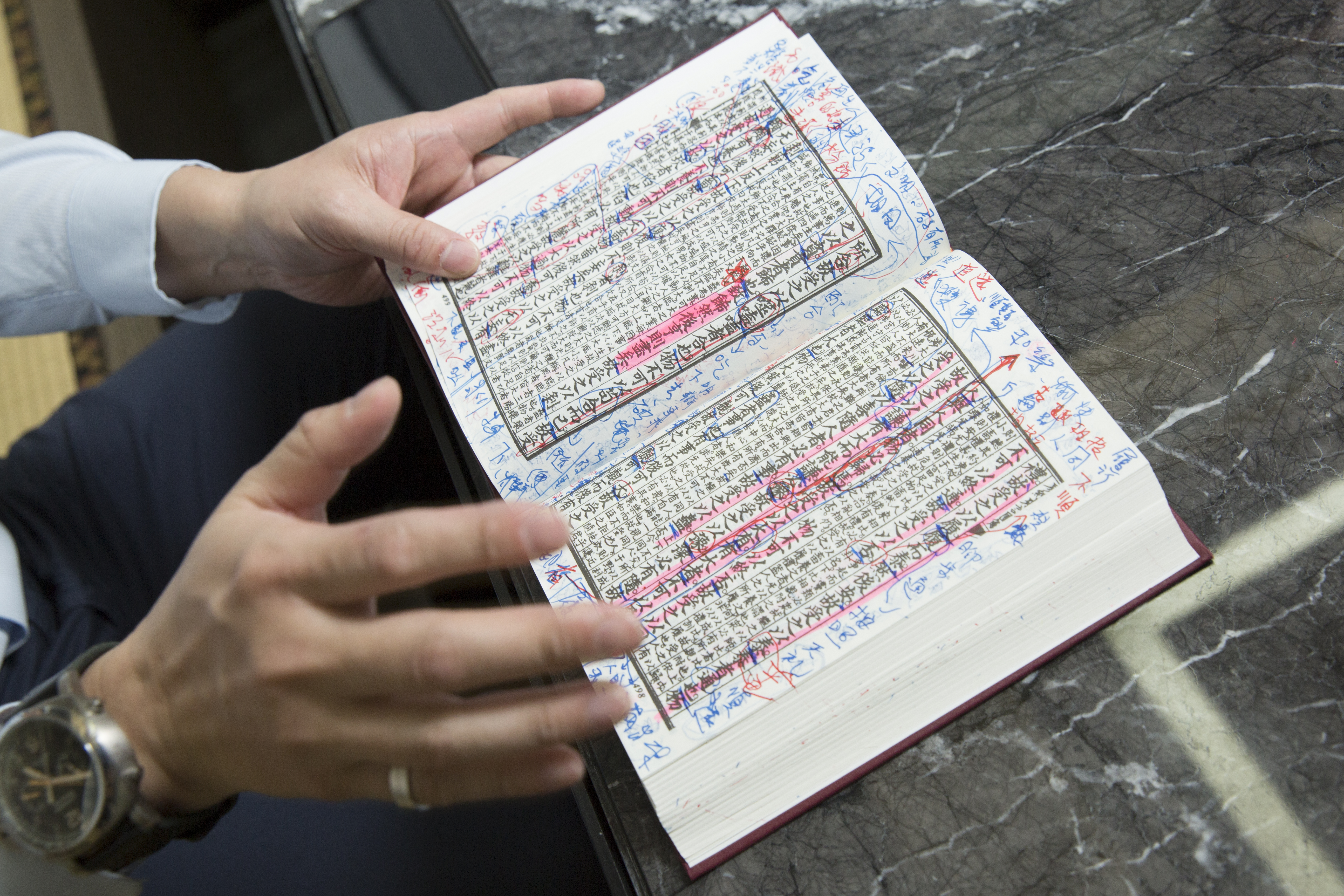 林楷傑平時喜歡研究易經，但很少幫人卜卦，只有時局變化難料時幫自己卜了一下。