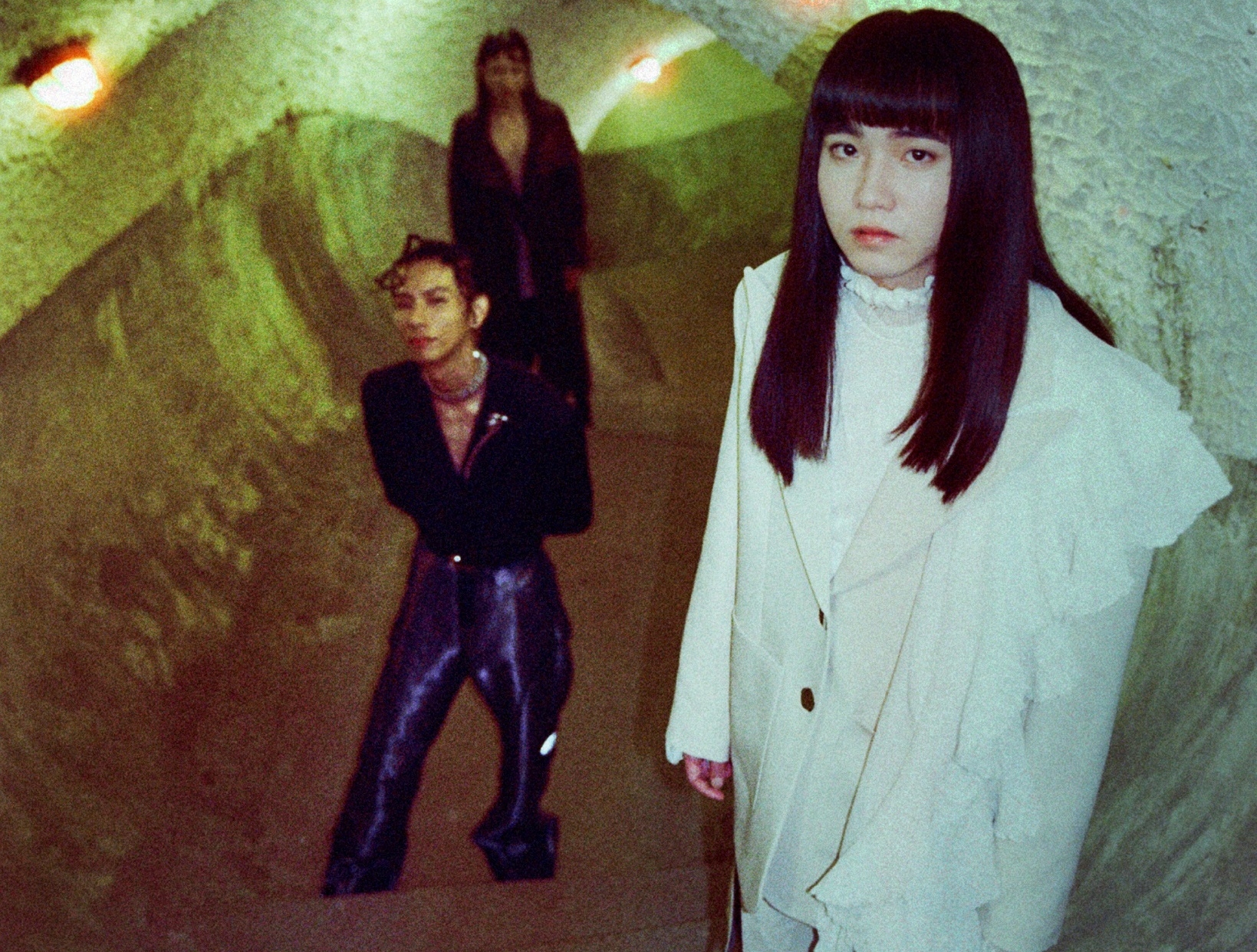 「夜貓組」春艷與持修（右）合作新歌〈魔法BOY〉。（顏社提供）