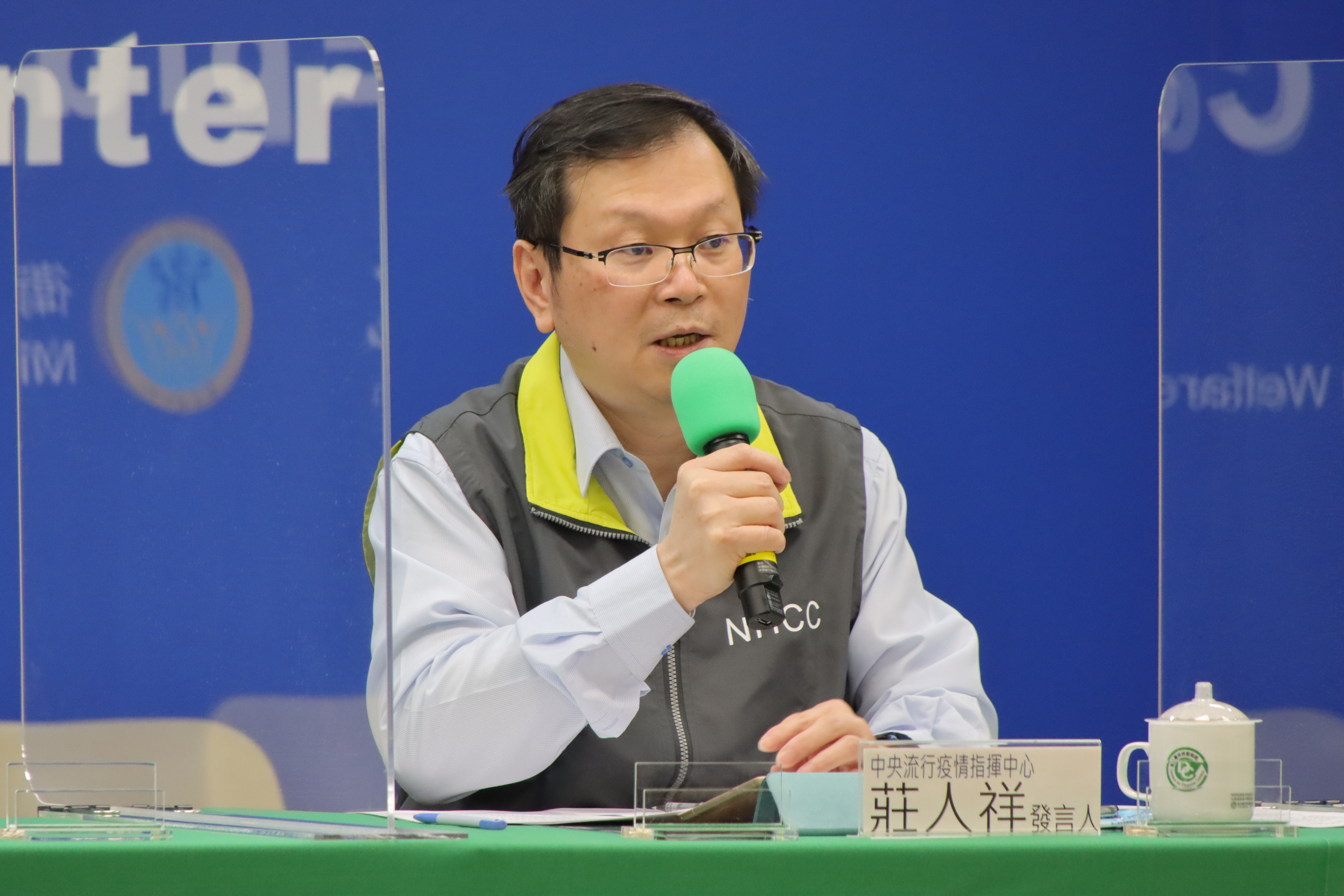 莊人祥表示，食藥署今天通過AZ疫苗為德國、韓國、義大利3個廠。（指揮中心提供）