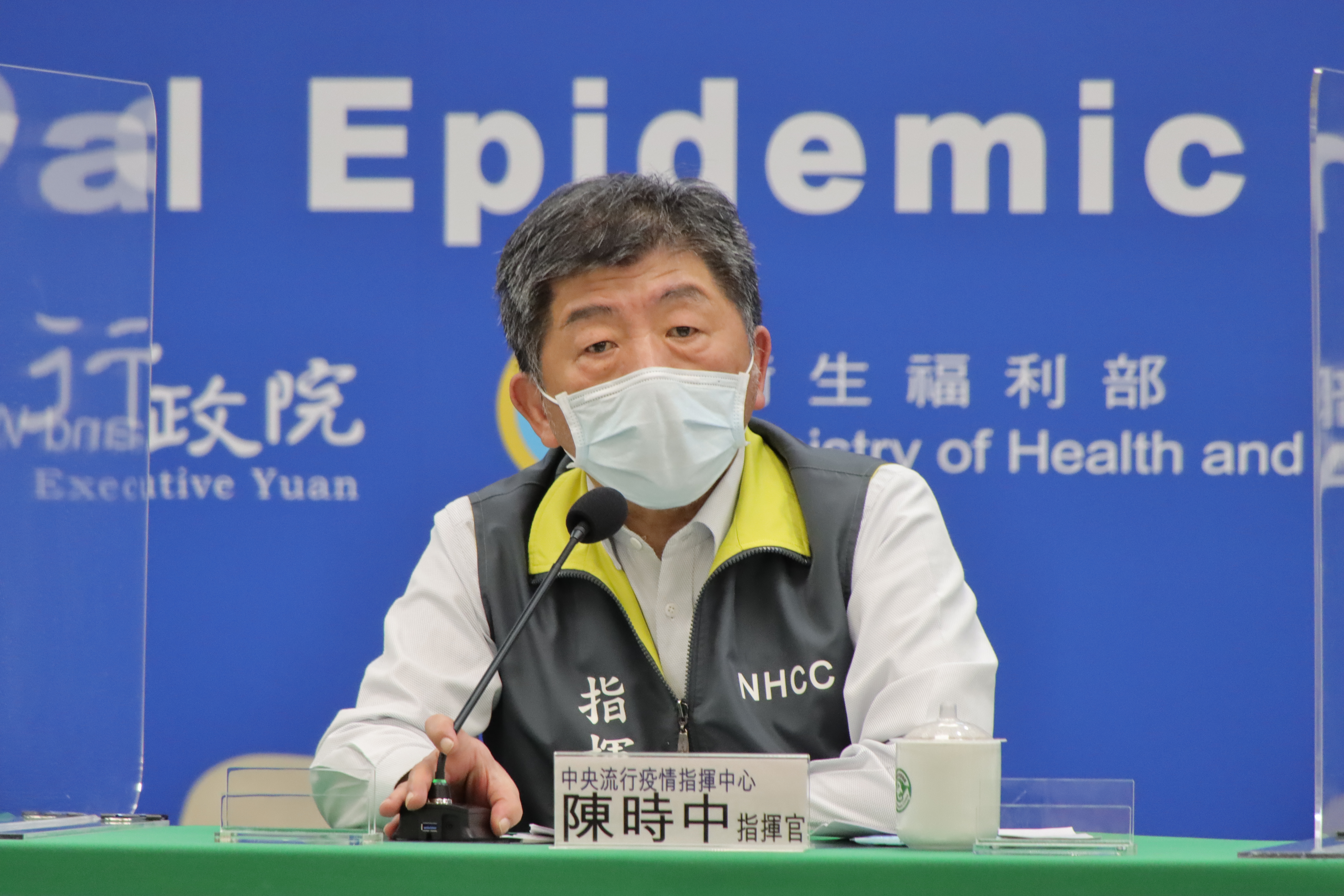 國外有傳出施打AZ疫苗後出現副作用而暫停施打，陳時中表示持續密切注意中。（指揮中心提供）