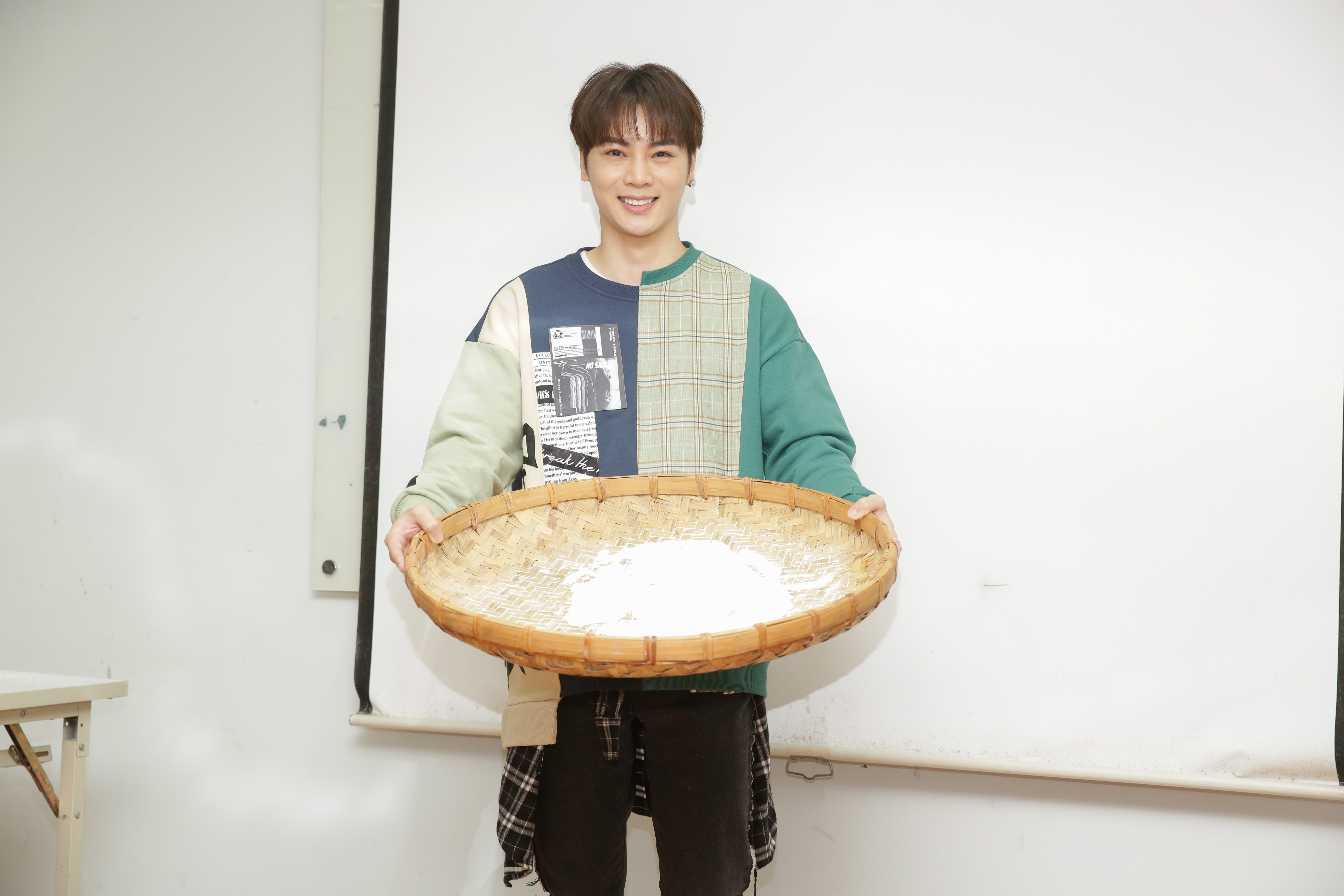 古曜威今（20日）擔任紅心字會公益大使，希望社會大眾能滾動愛心，一起關懷孤單弱勢的獨居長輩。