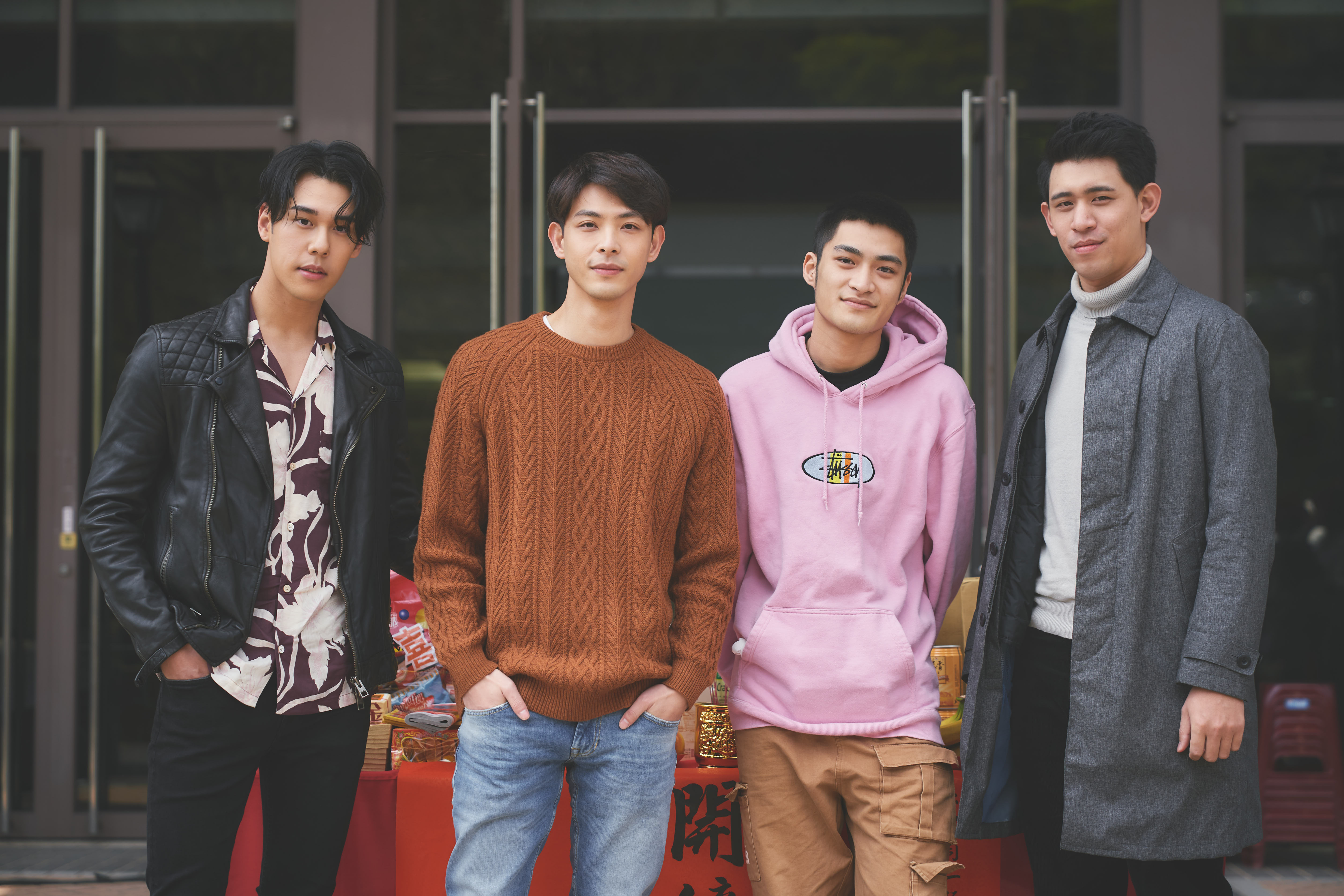 周予天（左起）、連晨翔、潘綱大、劉宇昕等人參演電影《一杯熱奶茶的等待》。（双喜提供）