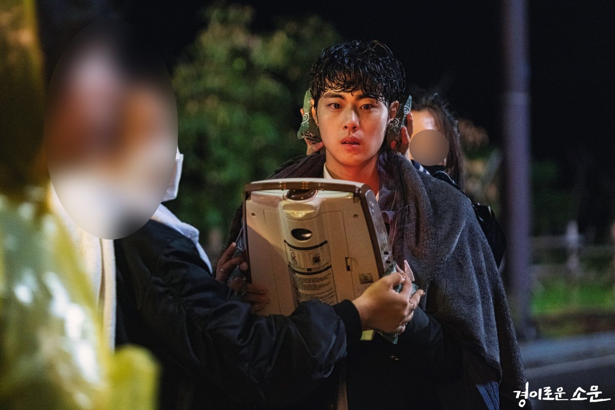 趙炳圭因韓劇《驅魔麵館》人氣暴漲，近來卻捲入校園暴力風波。（翻攝自OCN）