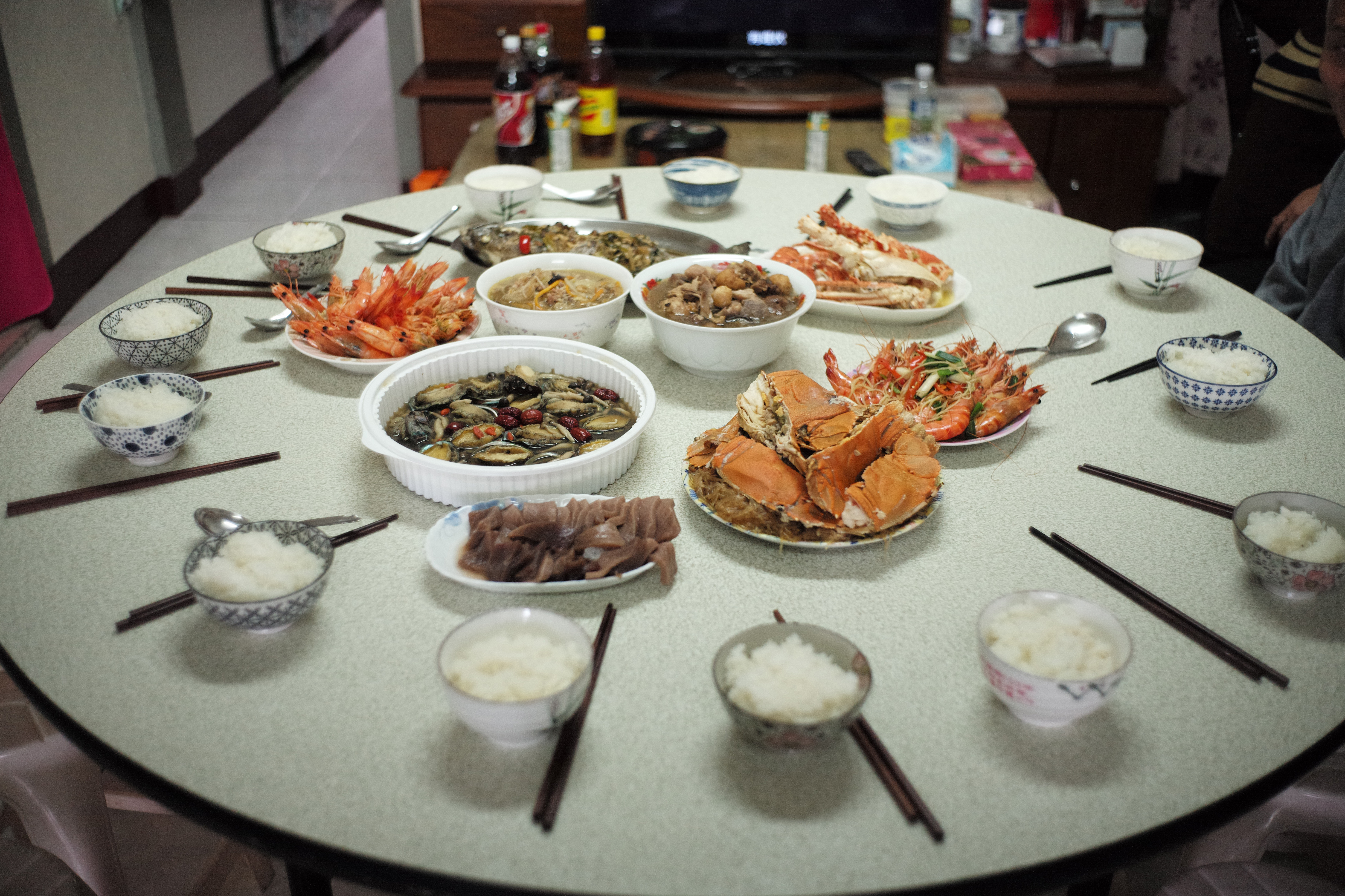 澎湖人過年的餐桌上總是有滿滿的海鮮料理。