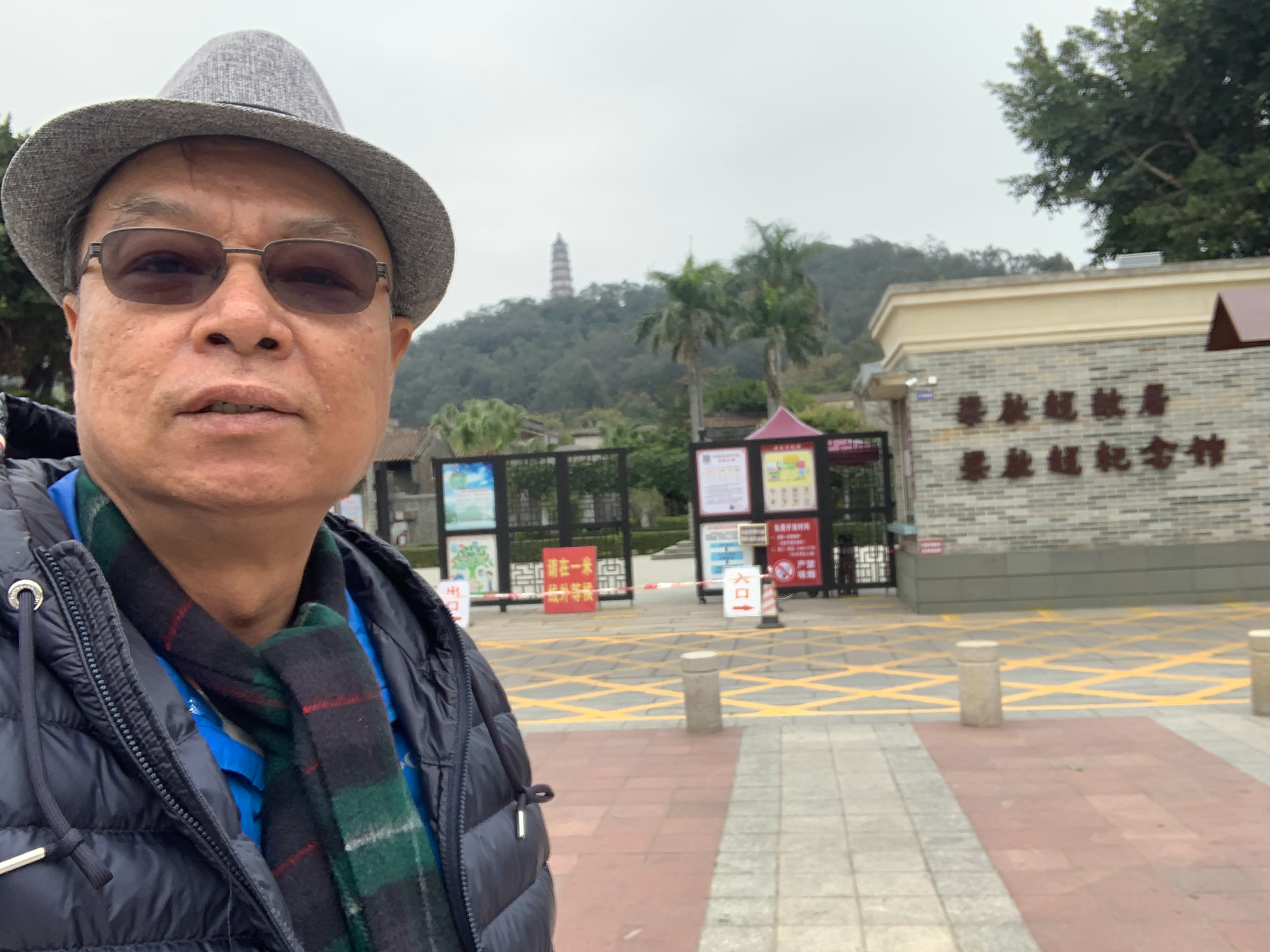 與吳孟達有多年交情的好友李力持透露無法聯絡上吳孟達，但一直為他祈禱。（李力持微博）