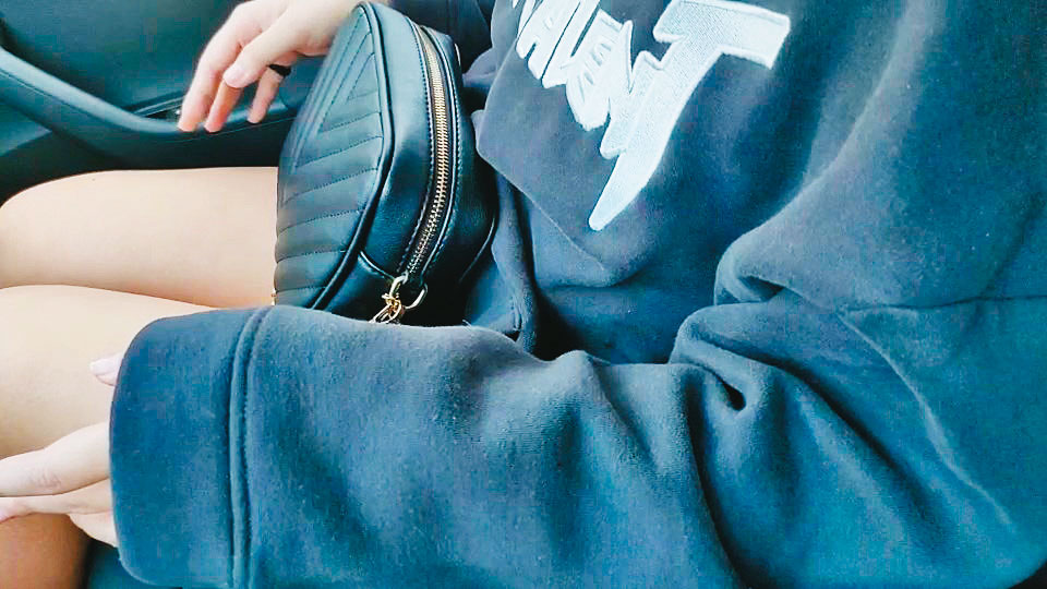 女大生B小姐（圖）遭李男騙走半工半讀的15萬元積蓄，連學費都繳不出來。