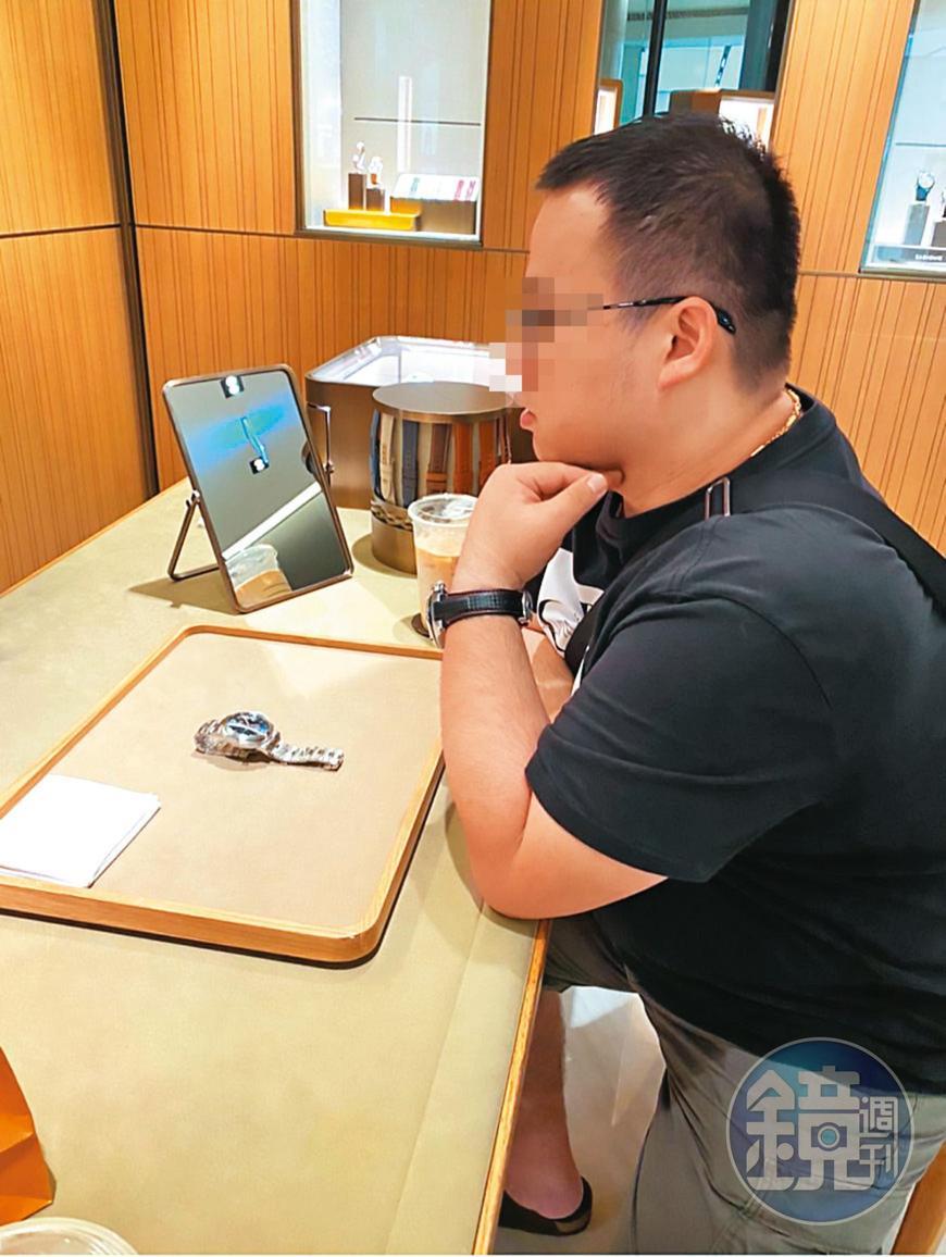 涉嫌吸金詐騙的李男常買名錶炫富，生活過得相當豪奢。（讀者提供）