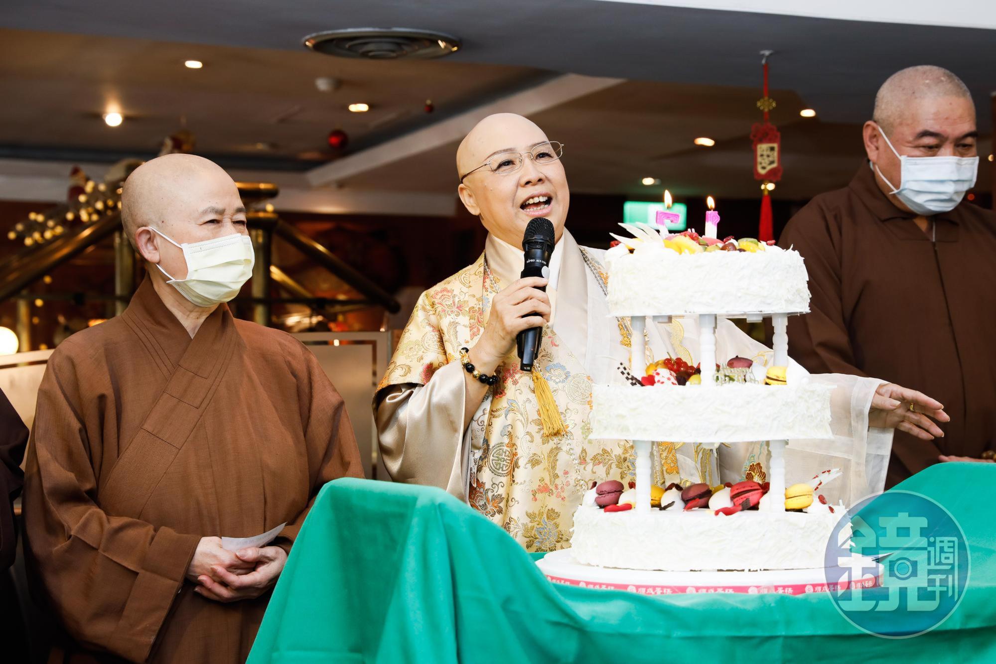 恆述法師透露年前已和張菲、費玉清和好，過年還一起團圓圍爐。