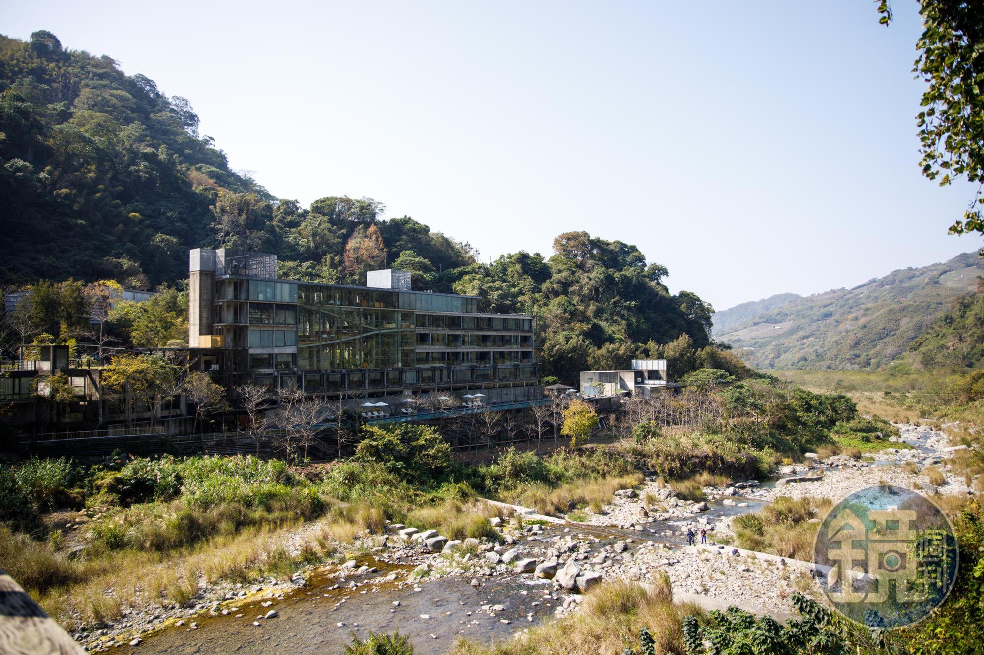 泰安觀止依山傍水，坐擁溪流美景。