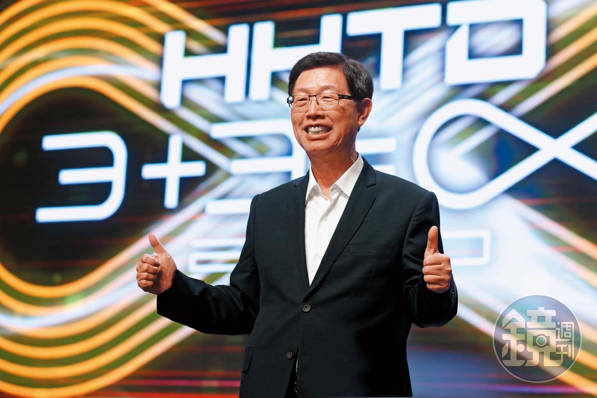 鴻海董事長劉揚偉主帥親征搶攻電動車，今年初起吸引外資大買30萬張股票，股價漲逾2成。