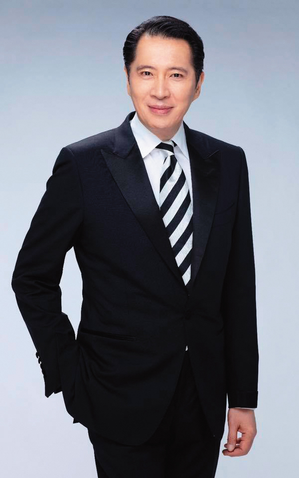 歐陽龍相當早期就從藝人轉政,但2018年落選。(翻攝自歐陽龍臉書)