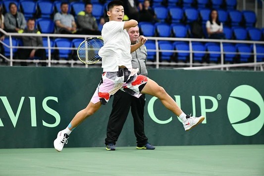 曾俊欣近日透露，他在前往東歐的塞爾維亞時，疑似因簽證與溝通等問題，被強制關到禁閉室24小時。（翻攝自曾俊欣IG）