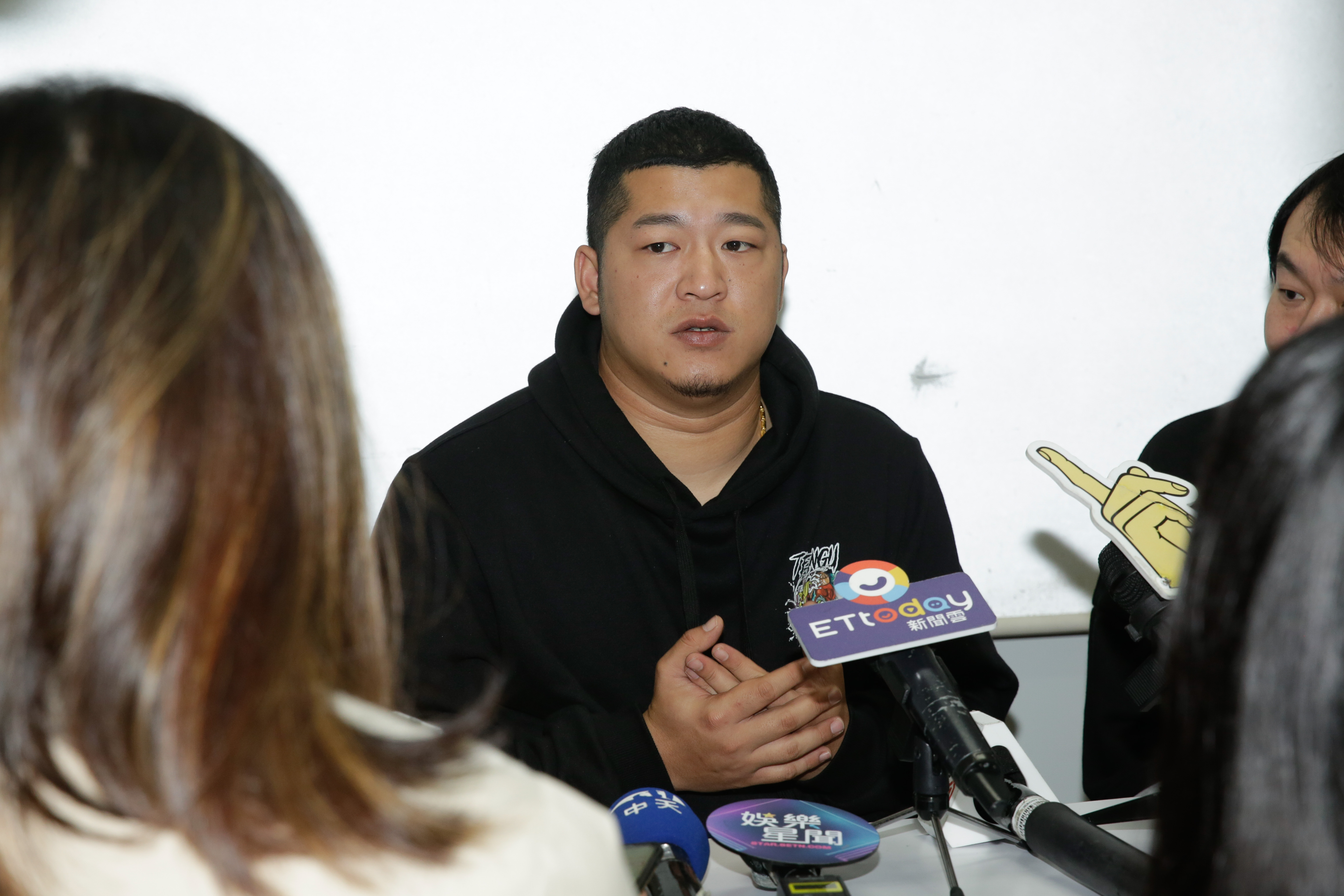 今（23日）出席所代言遊戲「寶島娛樂城」的公益捐贈活動。