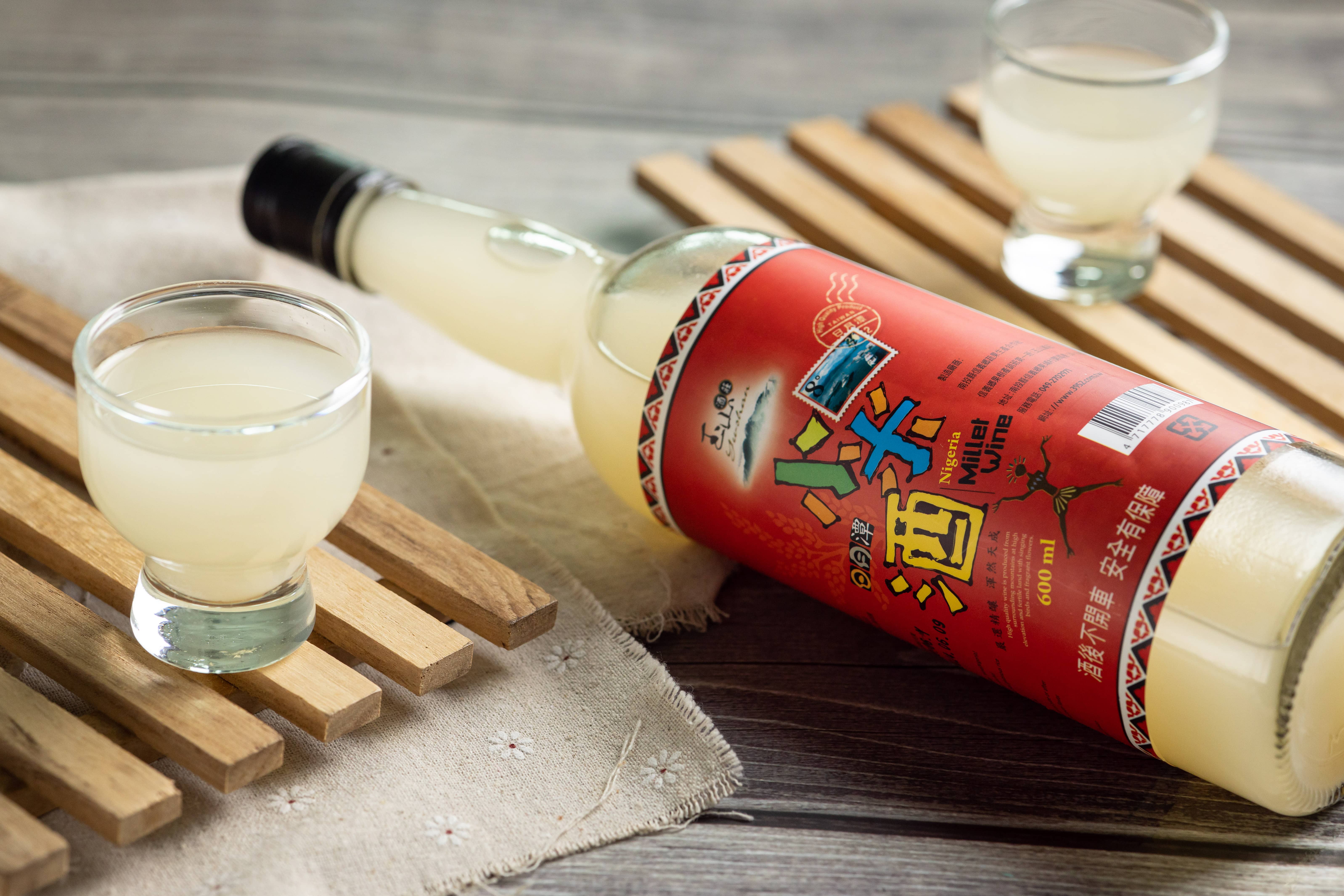 「日月潭小米酒」不同於不老部落只使用小米,多了糯米成分,甜度偏高,比較傾向大眾對小米酒的認識。(380元/瓶、600ml,金玉山酒莊)