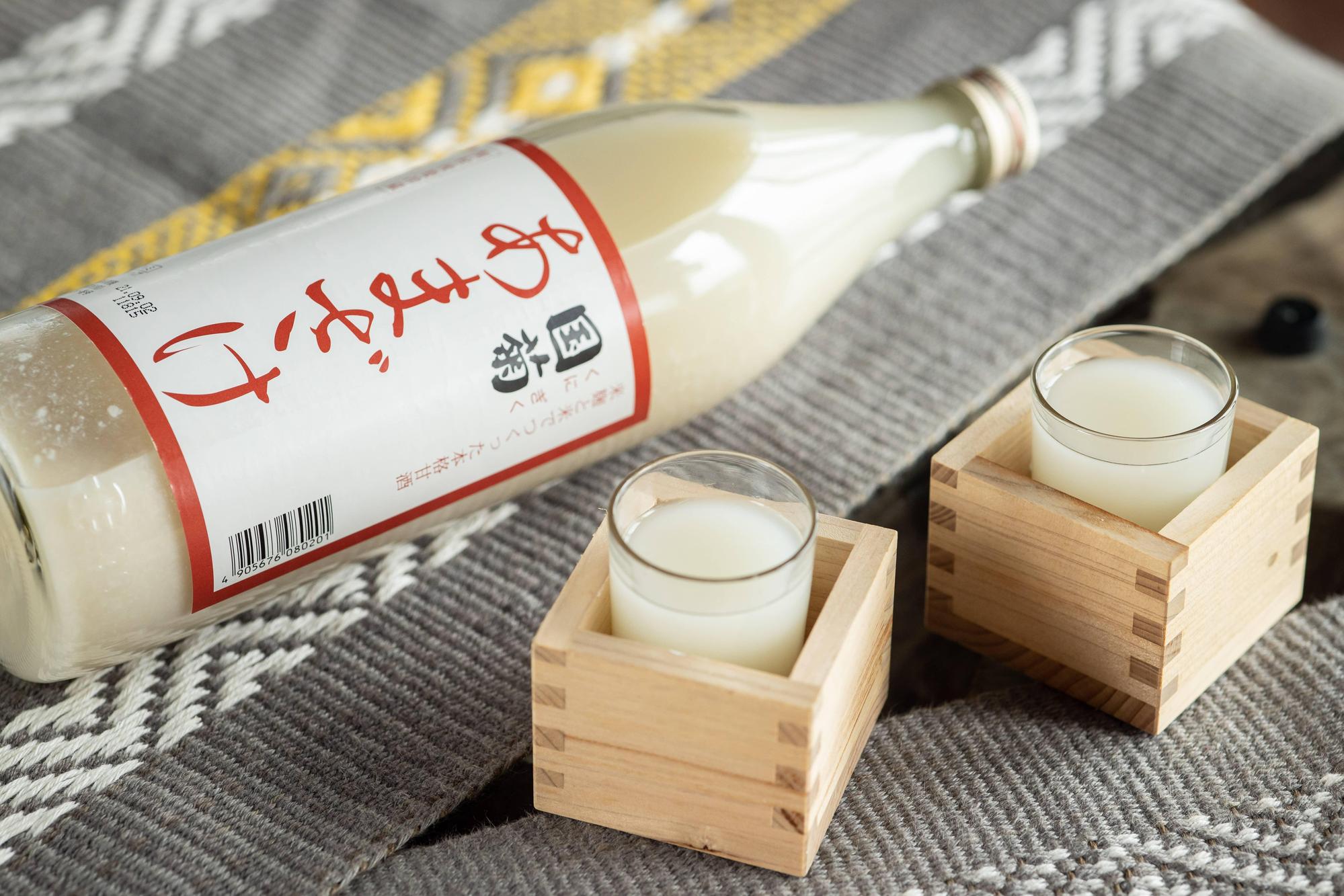 貌似小米酒的日本「國菊甘酒」，成分其實不含酒精，不僅營養成分極高，還能喝到米的口感與旨味。（650元／瓶、900ml，禾味國際）
