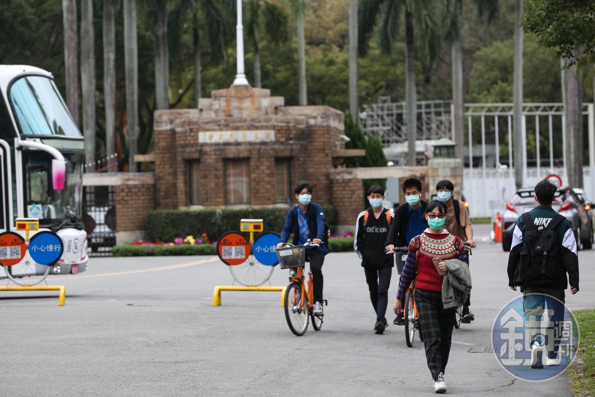 大學學測成績即將公布,學測可透過網路或語音查詢。