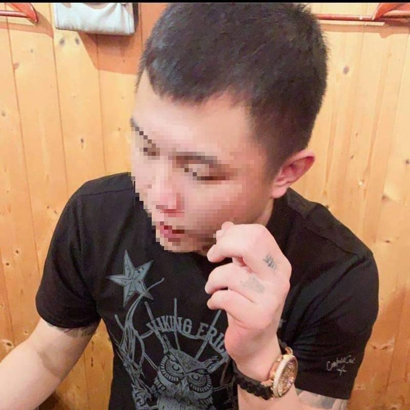 安平角頭「建文」23日遭前手下「蝦米」蔡秉逸槍殺身亡。(翻攝畫面)