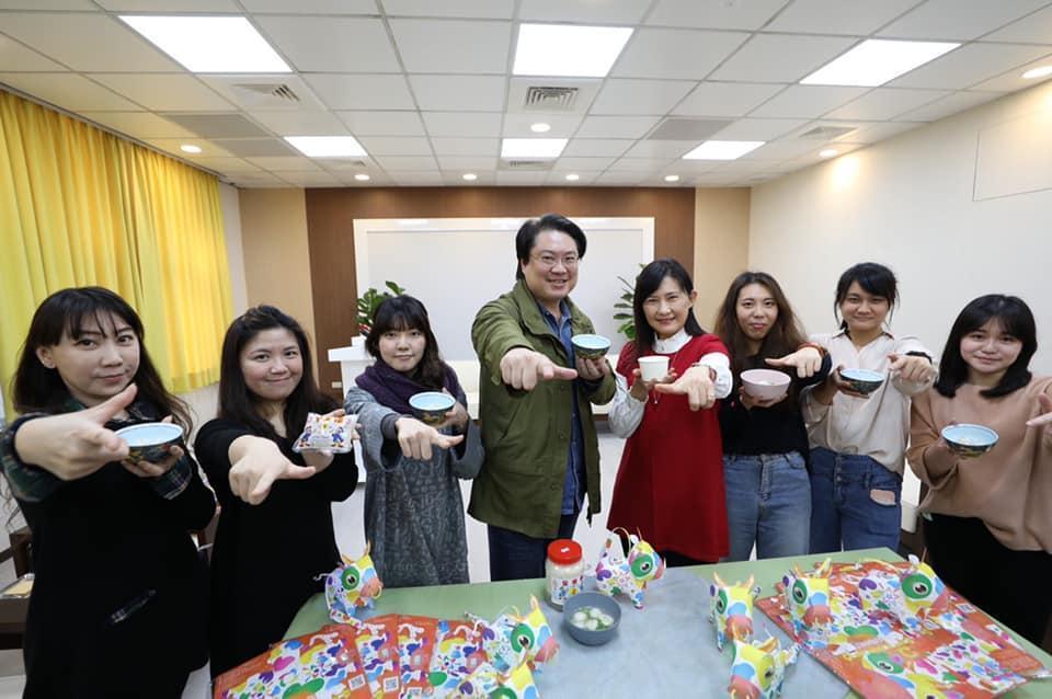 林右昌自豪全國最好吃的元宵湯圓在基隆，並向全國各縣市的元宵下戰帖。（翻攝自林右昌UChange臉書）