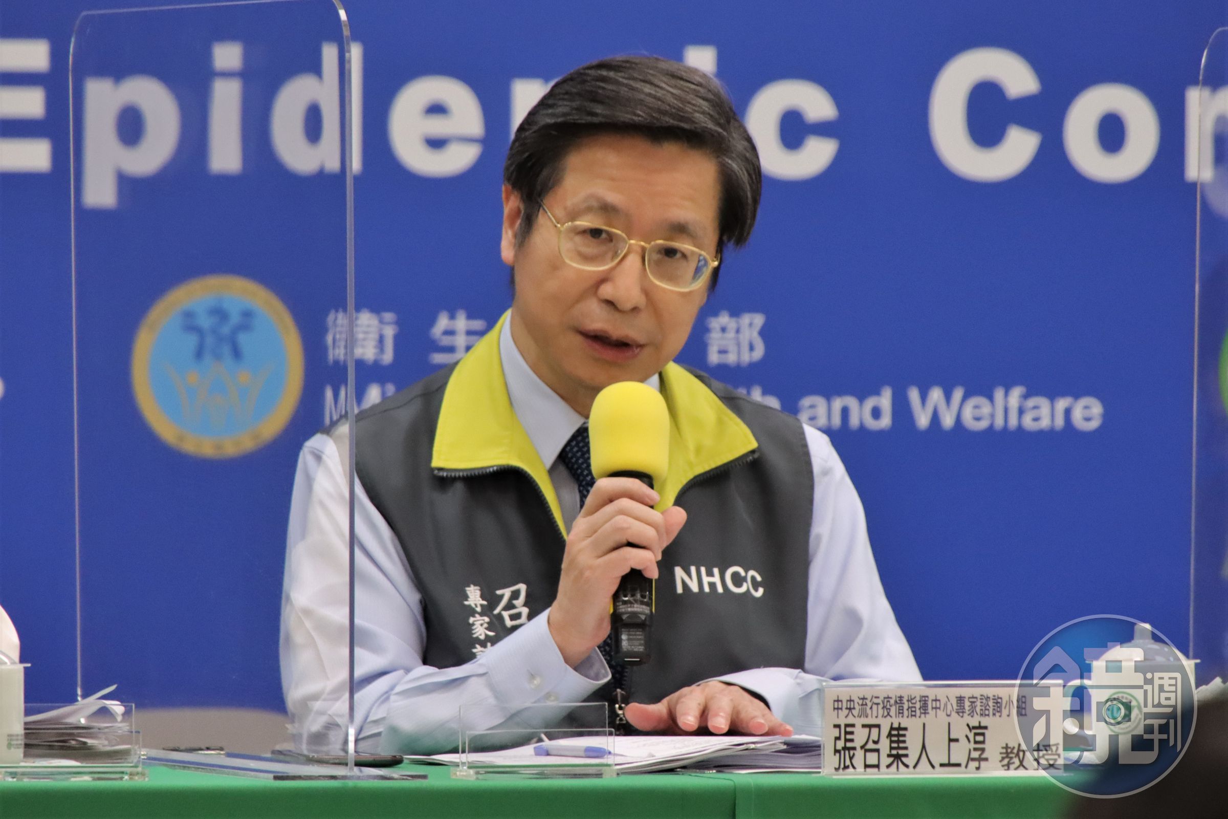 指揮中心專家小組召集人張上淳指出，目前有4人為重症，有3人在加護病房使用插管治療，其中1人使用葉克膜。（指揮中心提供）