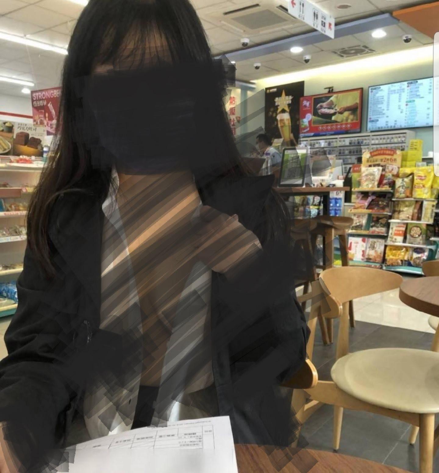 一名網友分享與女業務簽保單的趣事。(翻攝自靠北保險業-新)