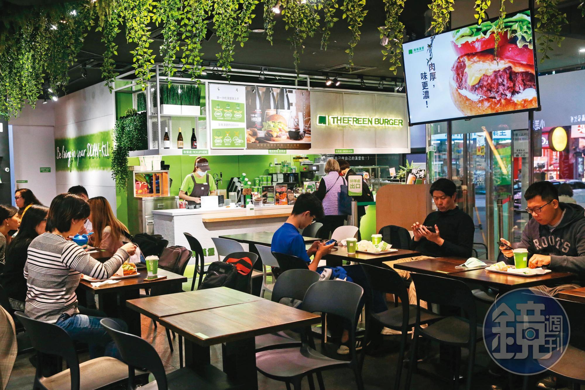 目前樂檸漢堡11家店皆為直營，遍布北中南，2020年營收1.3億元。