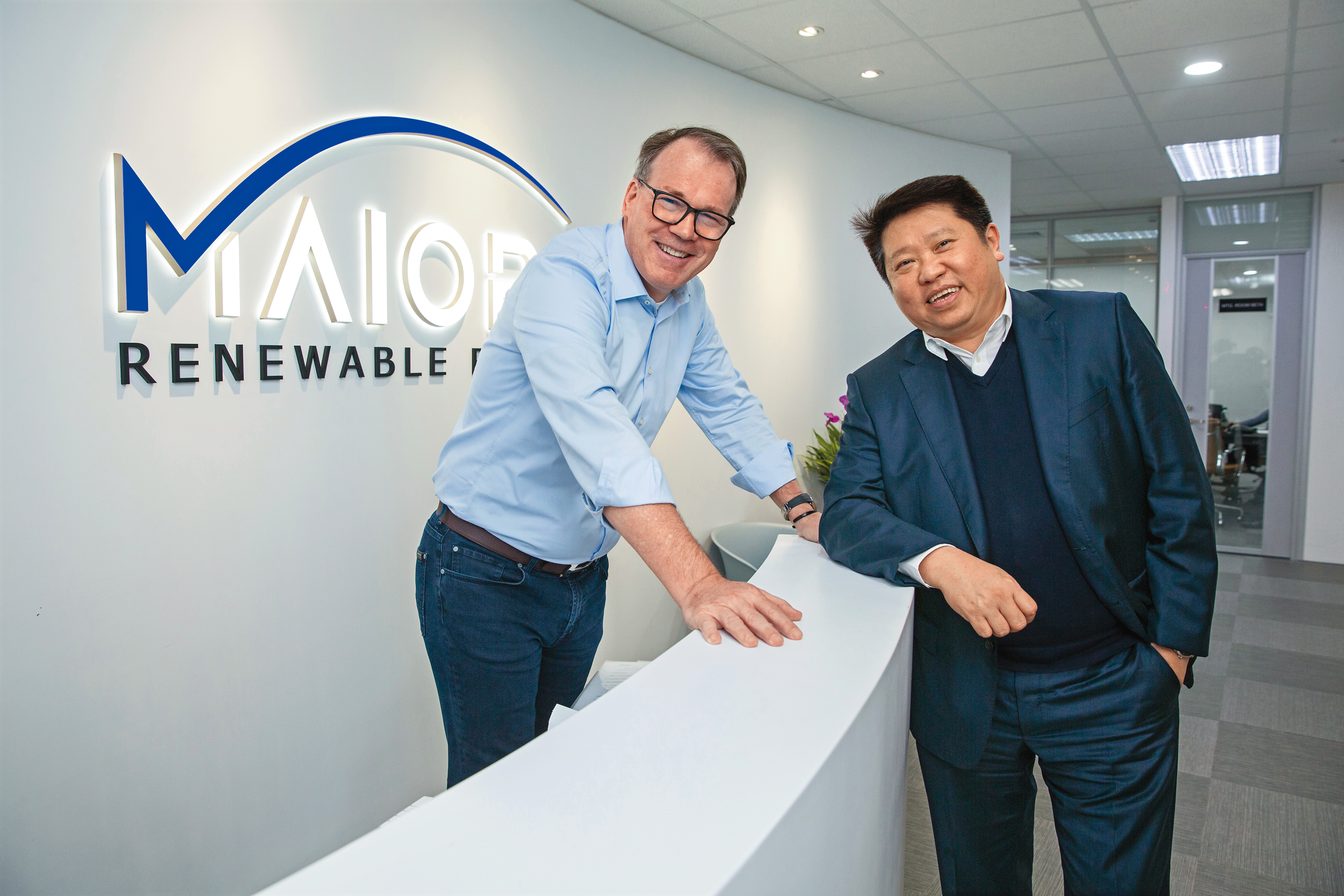 美歐亞綠能董事長馬智歐（左）與總經理張成發（右）認為，台灣不管政策、法律都很完善，對於來台投資抱持樂觀看法。