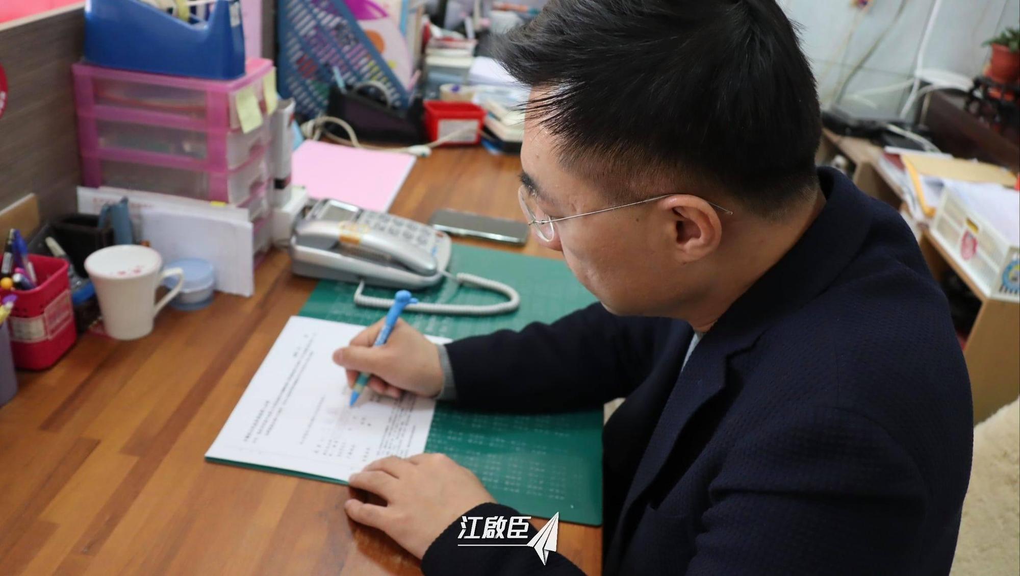 國民黨主席江啟臣日前公開參加「珍愛藻礁」連署,讓外界認為此一議題已成了政治問題。(取自江啟臣臉書)
