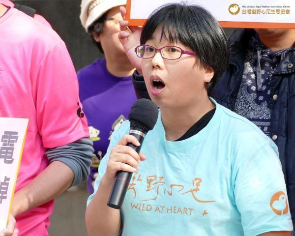 蔡雅瀅律師參與守護藻礁行動多年,也反對核電,認為非核家園政策也應該兼顧環境保護。(蠻野心足生態協會提供)