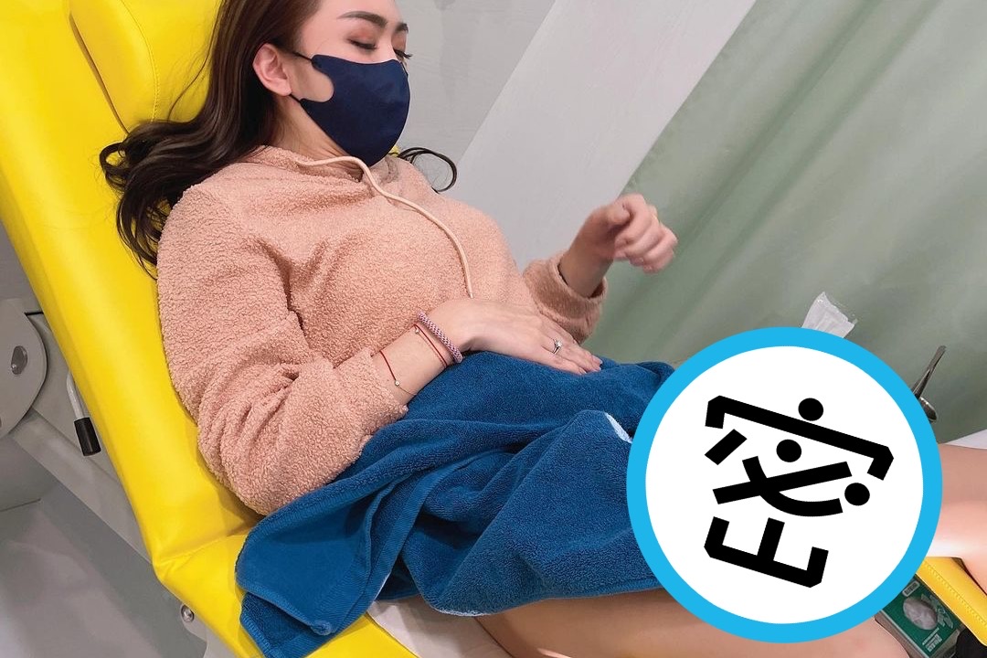 罔腰稱自己這2天「莫名流血」，被男友帶來找醫生看內診。（翻攝自罔腰IG）