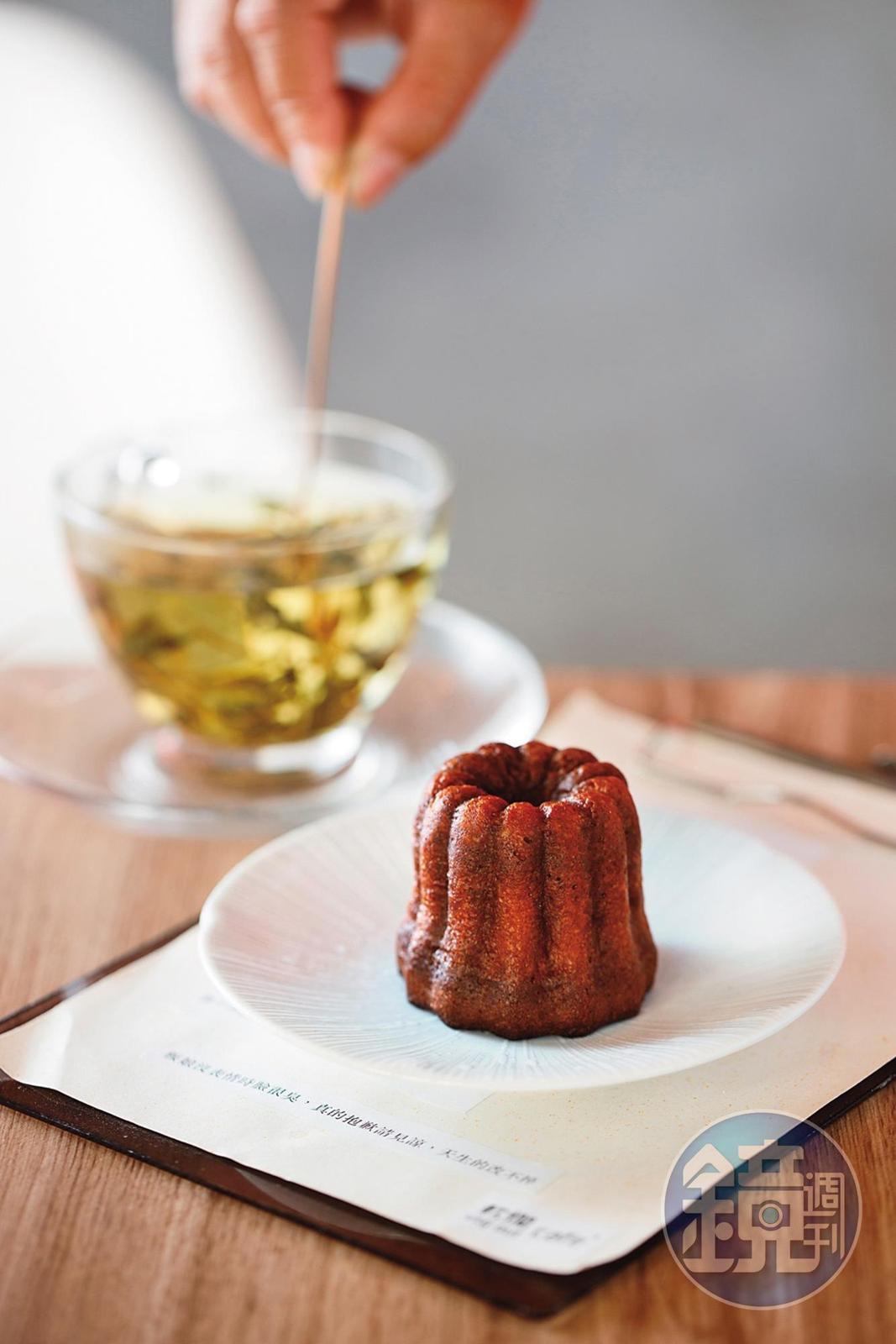 法式點心「可麗露」外脆內軟,甜度適中,適合配茶。(40元/個)