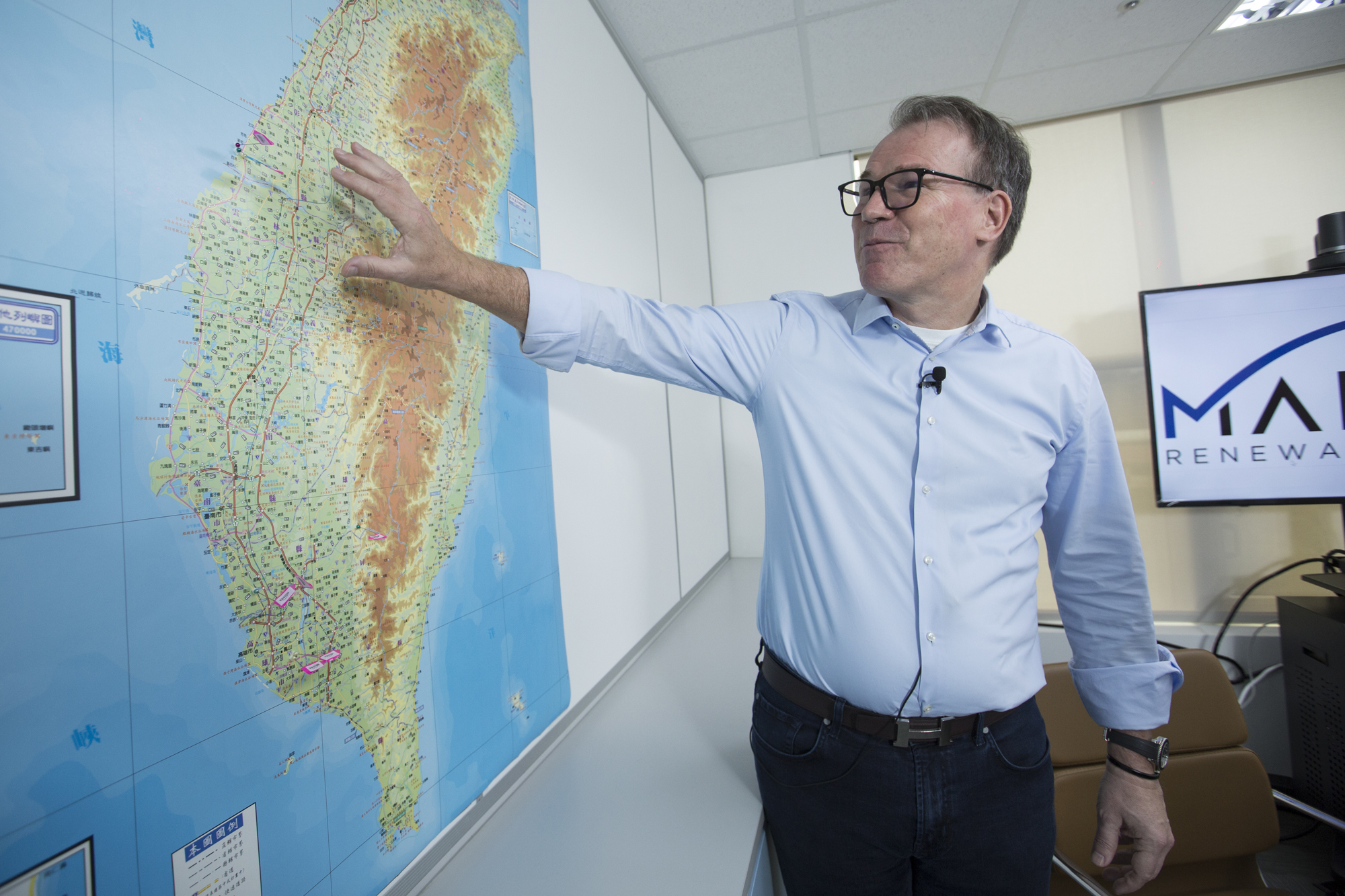 美歐亞綠能董事長馬智歐長期關心地球暖化議題，因此投入再生能源領域，強調美歐亞綠能同樣重視瀕危的白海豚，不會影響其棲地與生存權。