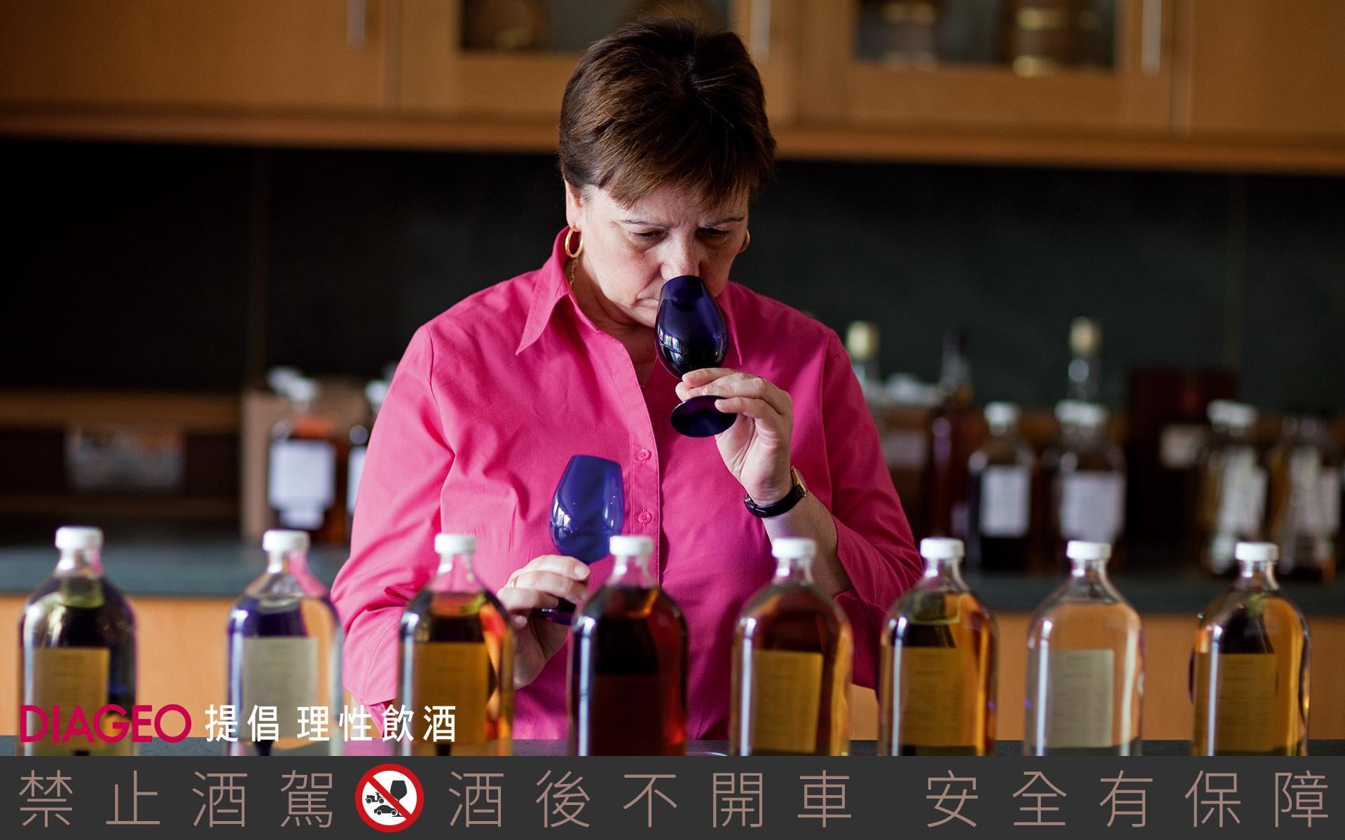 蘇格登首席調酒師Maureen Robinson，也是第一位女性威士忌調酒師。