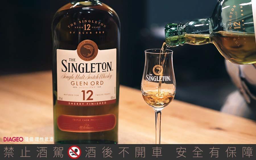 蘇格登Glen Ord 12年單一麥芽威士忌醇雪莉，層次馥郁不甜膩，蜂蜜莓果香中，帶有些許薑香暖味，最終再以絲綢般的黑巧克力繚繞收尾。