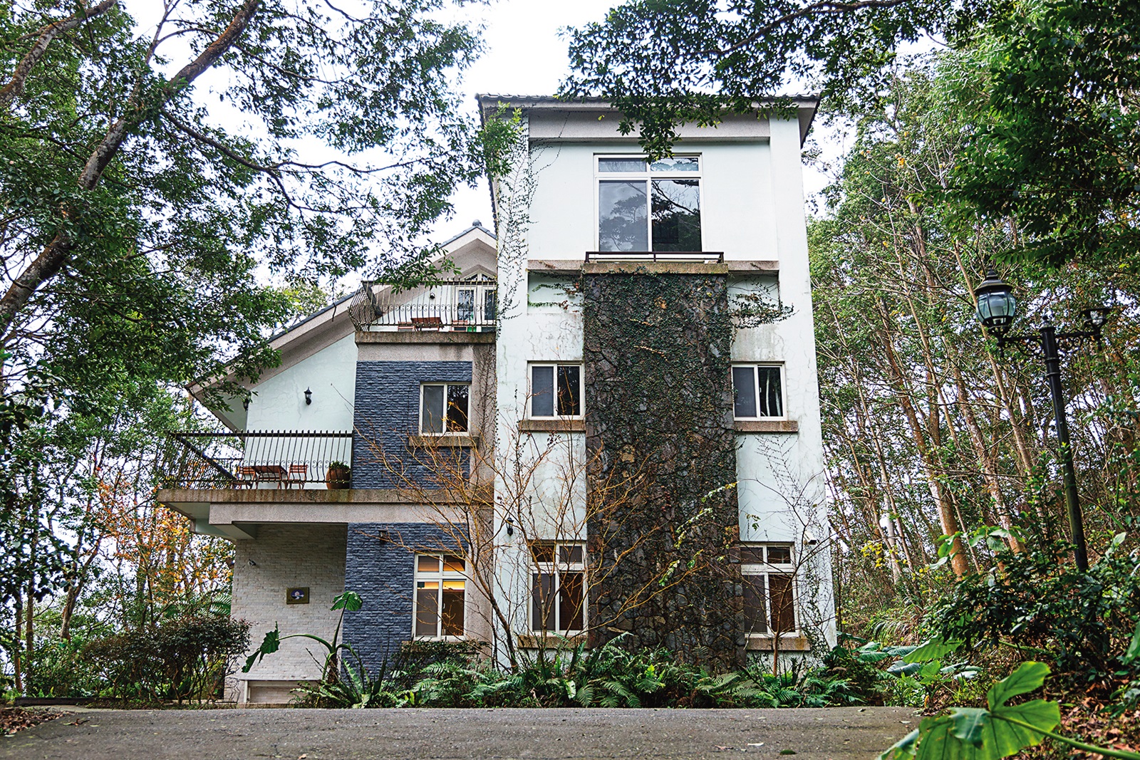 「緩慢尋路三義綠波浪」的獨棟建築，洋溢歐式風格。