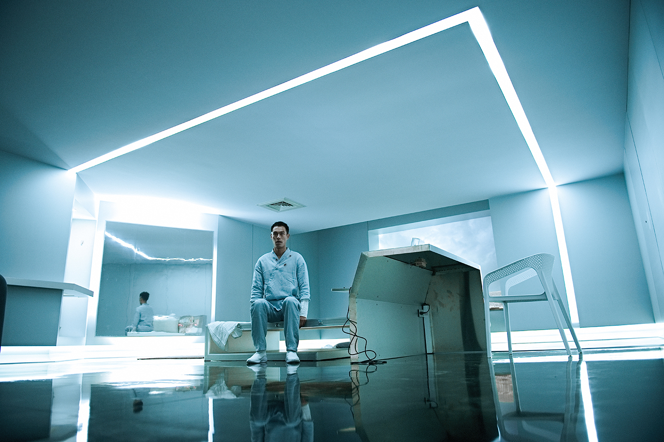 楊祐寧飾演被迫接收不同角色意識的死刑犯，性格多樣，被拘禁在封閉的醫學科技實驗室。（牽猴子提供）