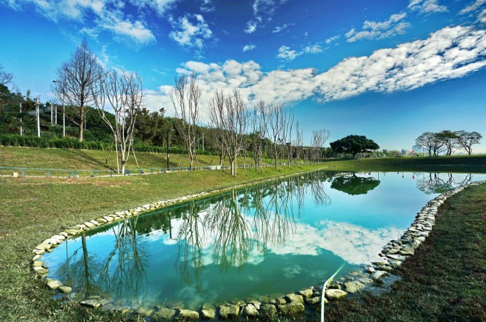 「沐心池」名稱的由來為狀似美麗的心形，池水幽靜景緻優美。（新北市高灘處提供）