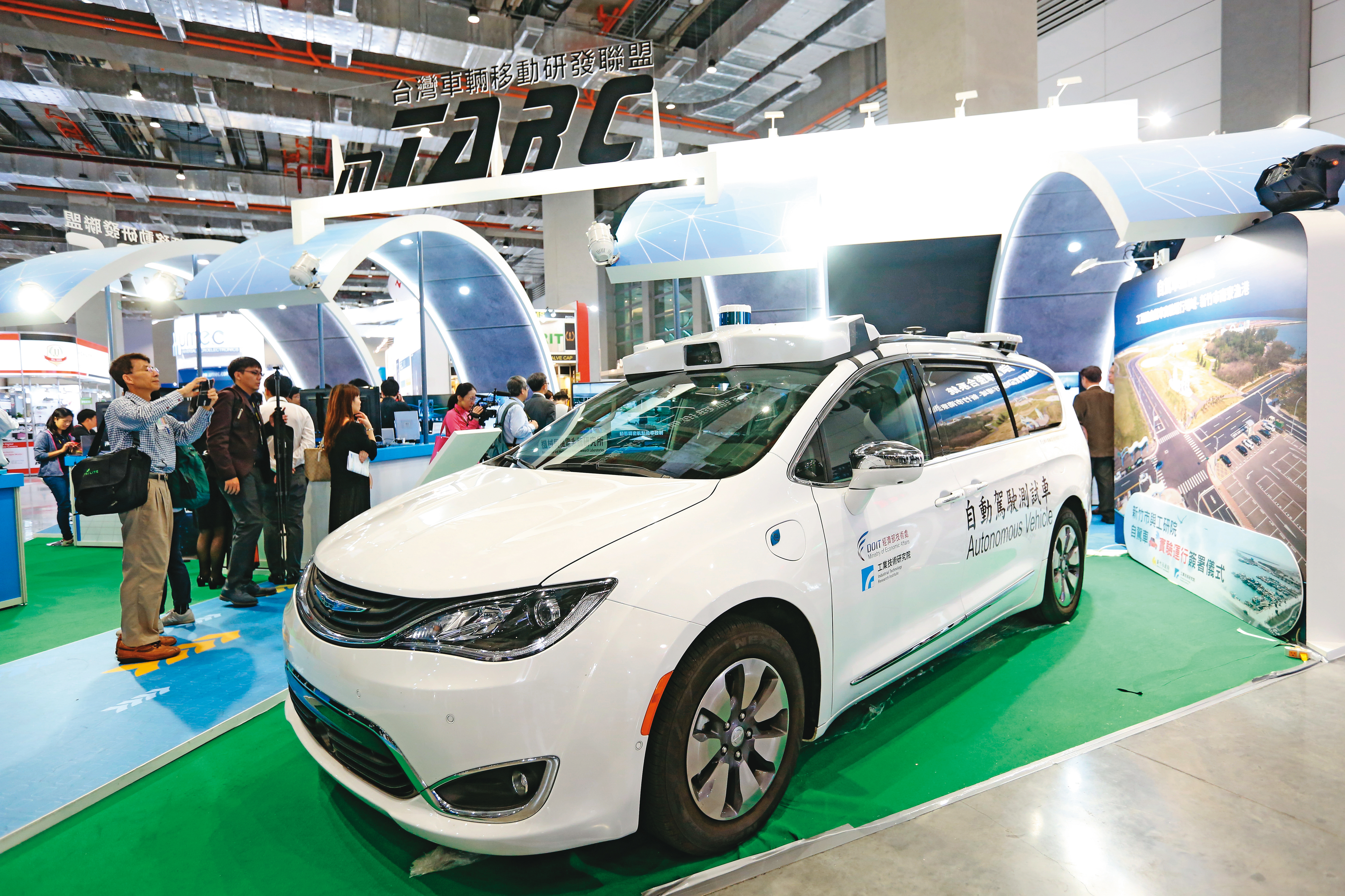 人工智慧、自駕車領域是明確趨勢，未來若因通膨大幅攀升，可趁科技股出現修正時布局。