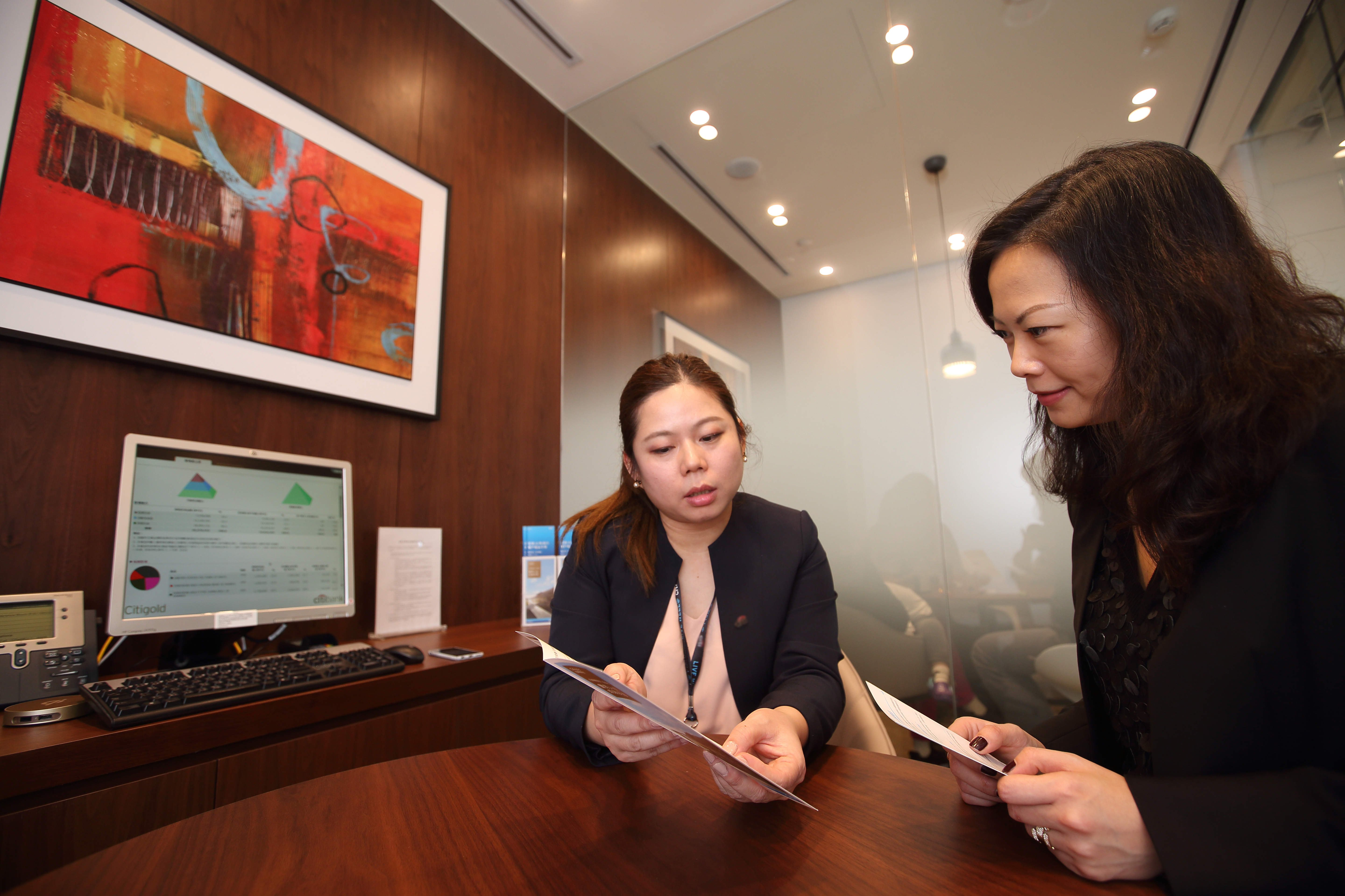 銀行落實KYE（認識你的員工），讓客戶得到理專的專業服務，對銀行誠信必然加分。