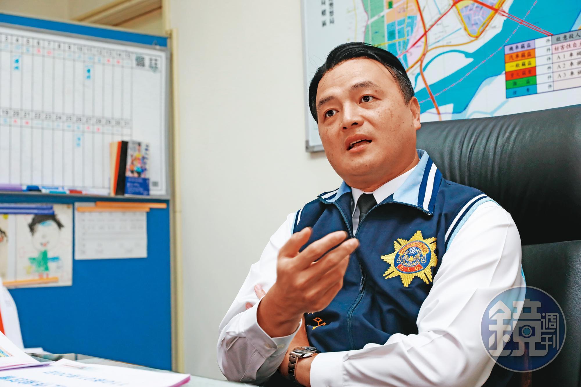現任新北市警局三重分局偵查隊長鄭偉豪，向本刊說明當年辦案的細節。