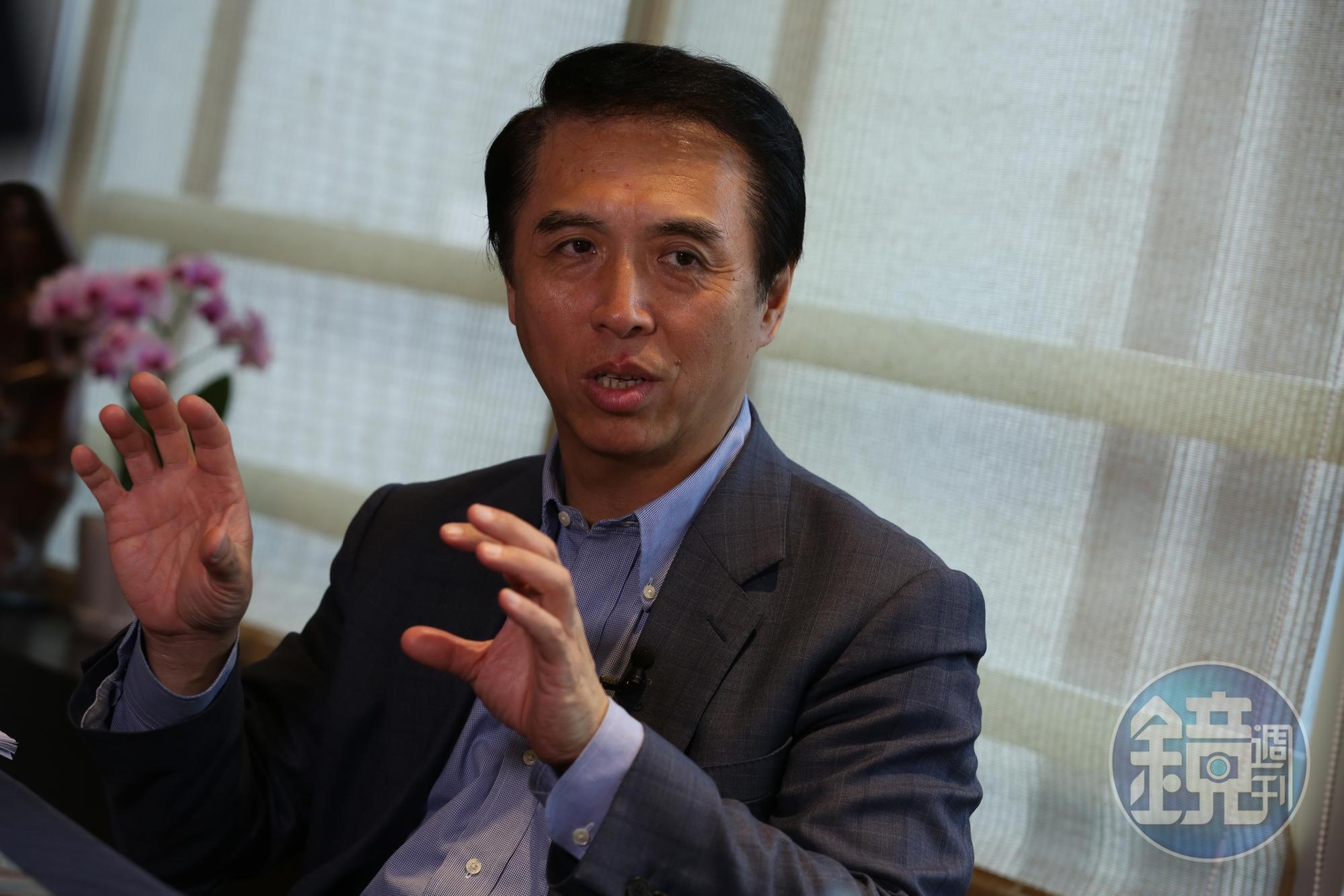陳學聖認為，大潭藻礁議題持續發酵，「這殺傷力不輸給白海豚會轉彎！」（本刊資料照）