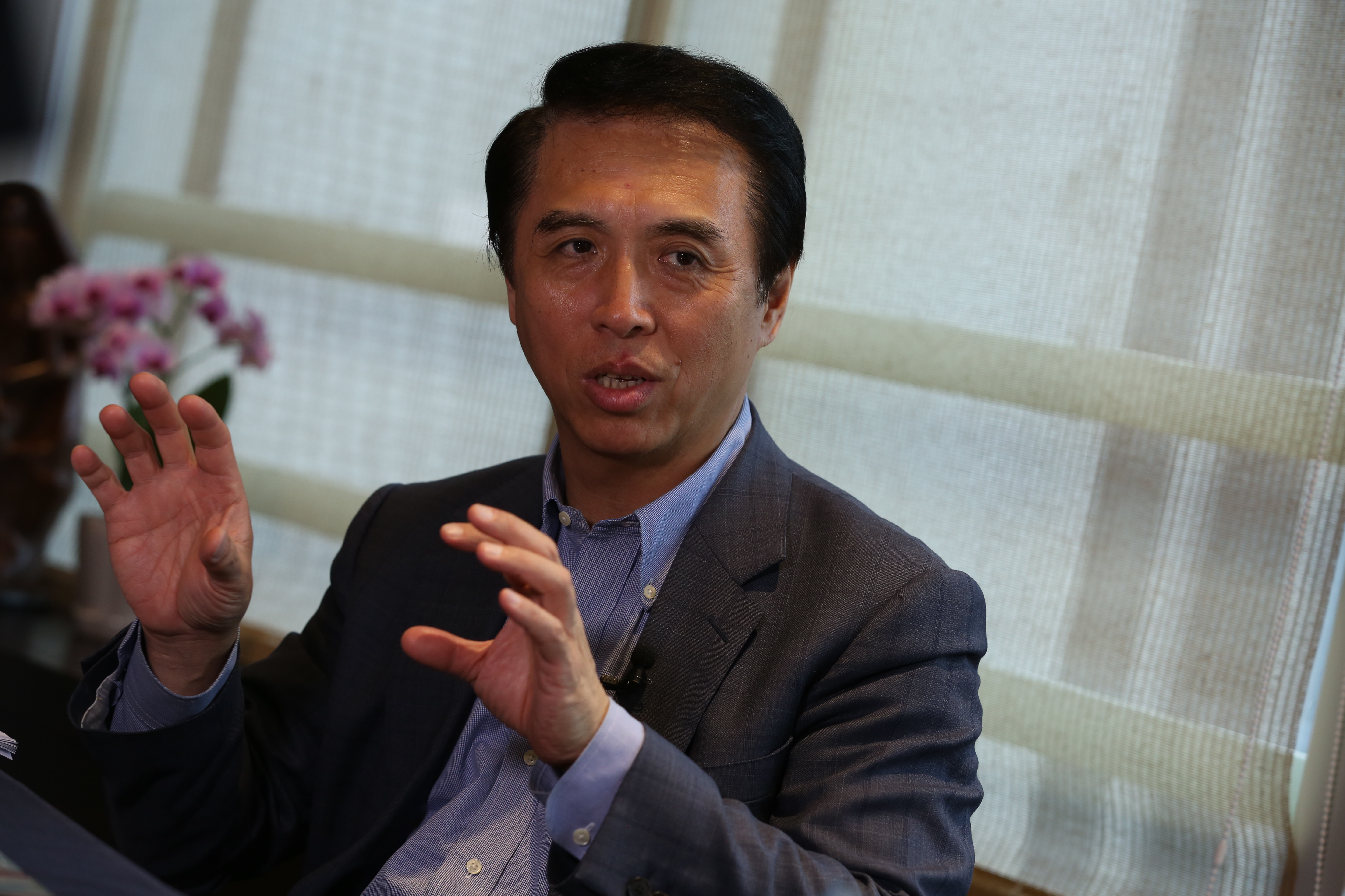 陳學聖認為，大潭藻礁議題持續發酵，「這殺傷力不輸給白海豚會轉彎！」（本刊資料照）