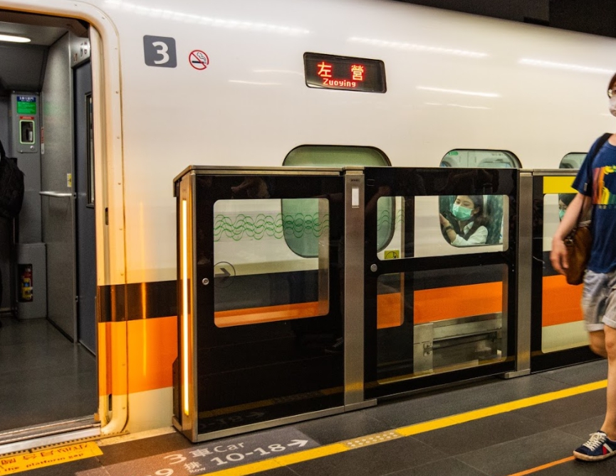 25日深夜一班開往高雄左營站的高鐵列車，驚傳有乘客攜帶爆裂物。（示意圖，本刊資料照）